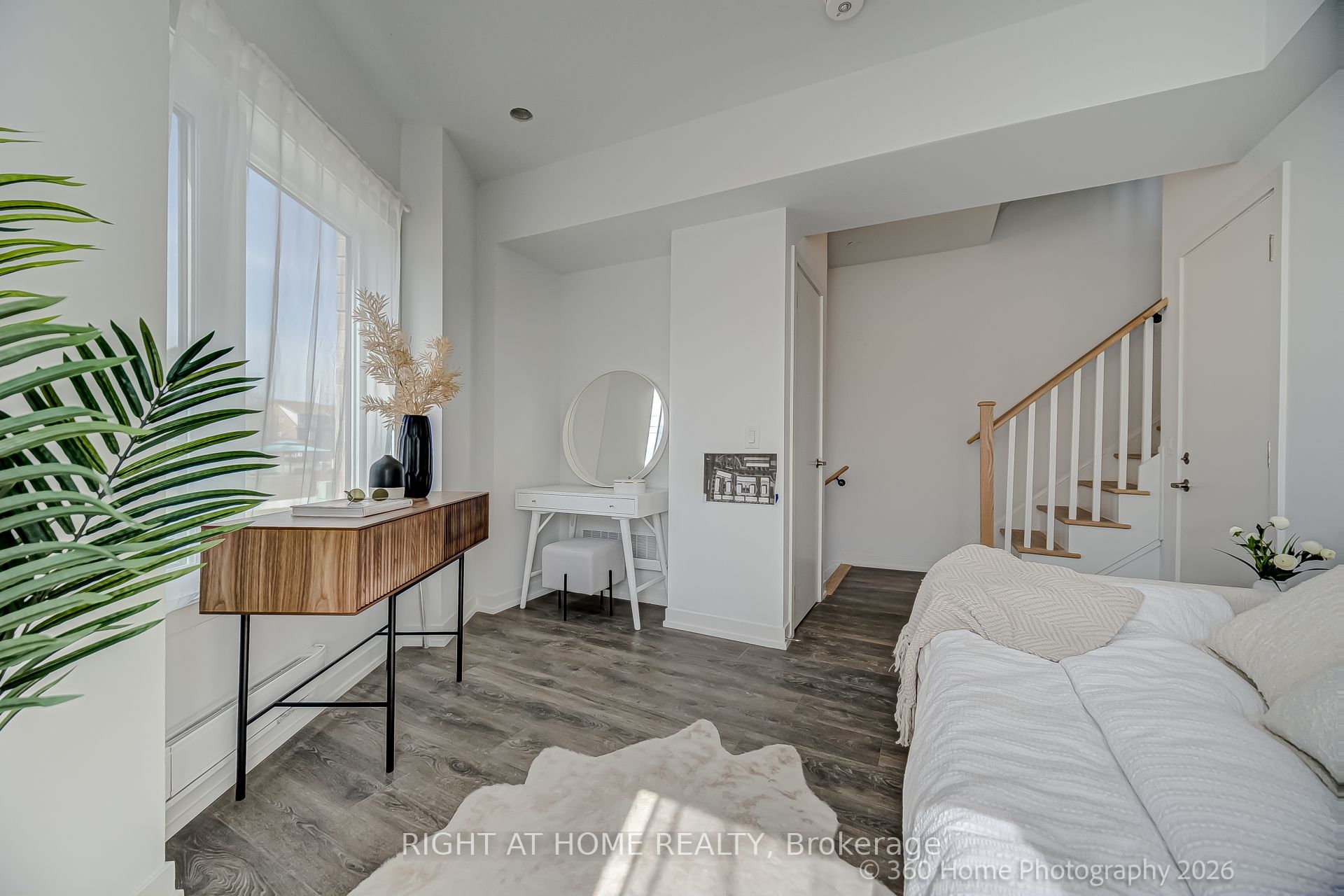 1 Case Ootes Drive, Toronto, ON, M4A 0A9 photo 2
