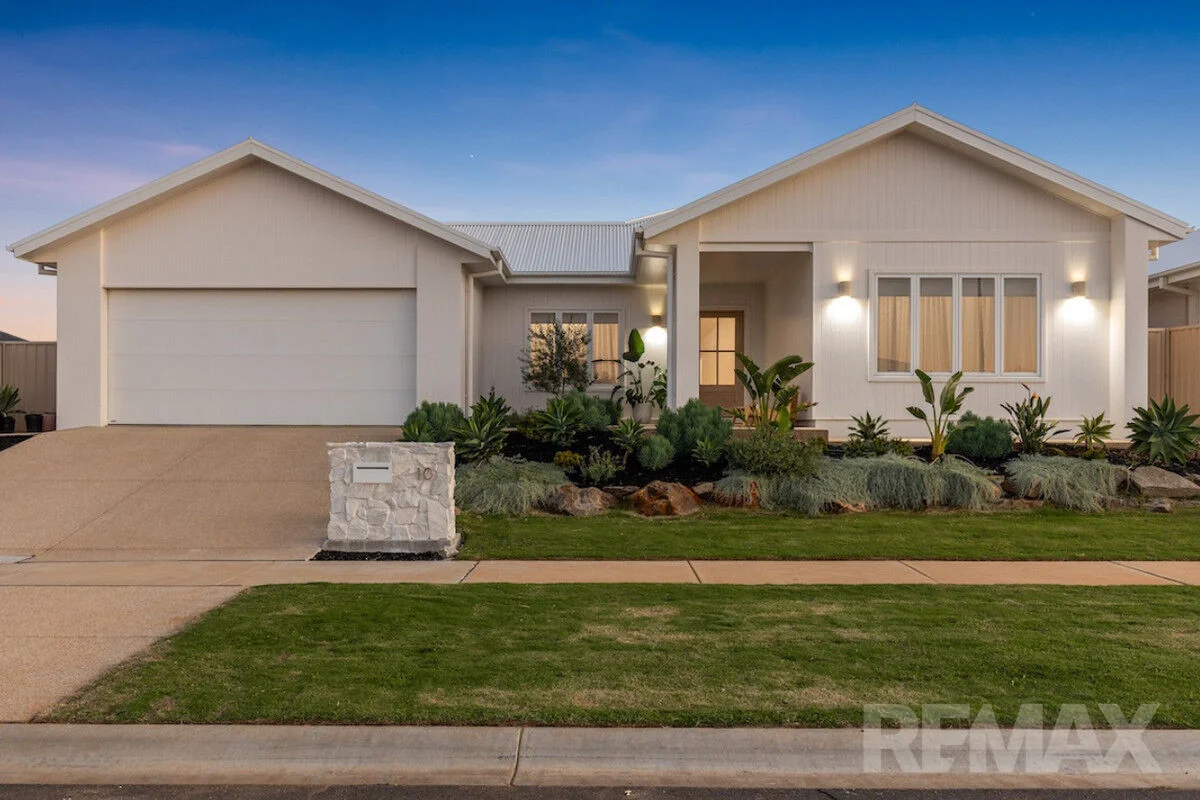 10 Burt Street, Gobbagombalin NSW 2650
