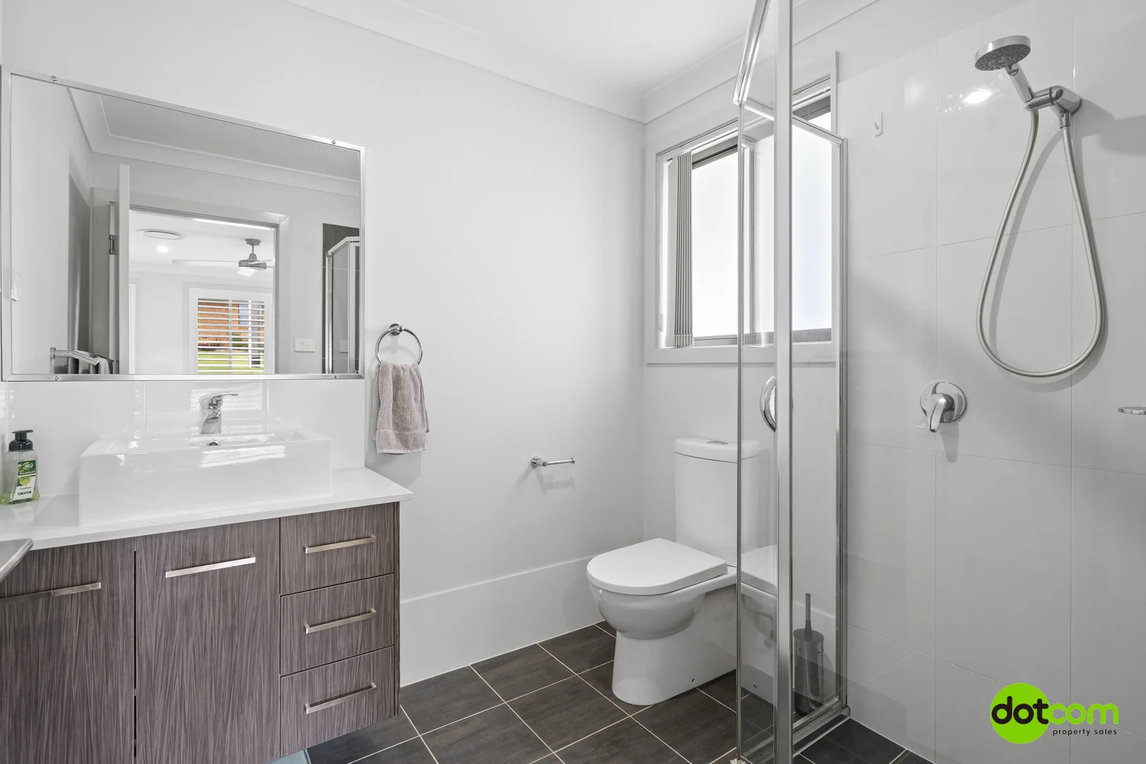 Additional image 9 of 128 Winbin Crescent, Gwandalan NSW 2259