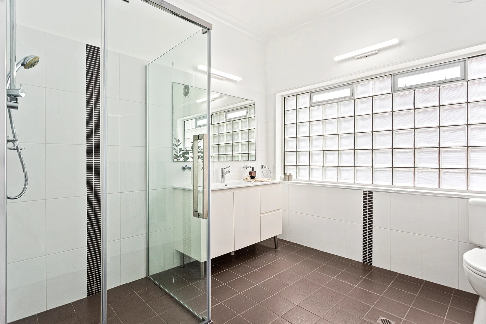Additional image 7 of 223 Flagstaff Road, Lake Heights NSW 2502