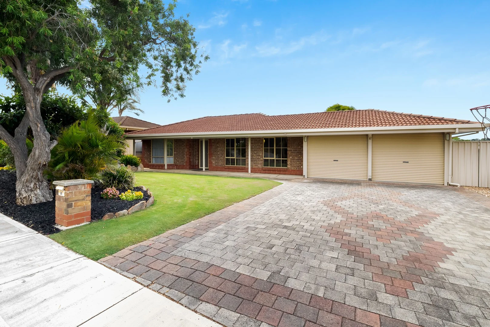 16 Delamere Ave, Woodcroft SA 5162
