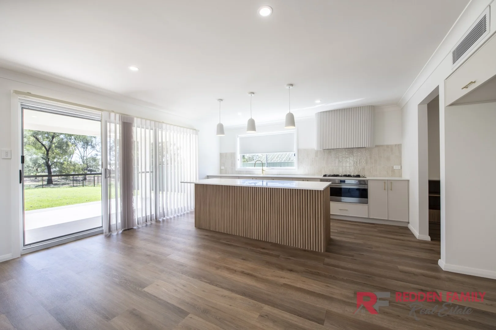 54 Sunningdale Close, Dubbo NSW 2830 photo 4