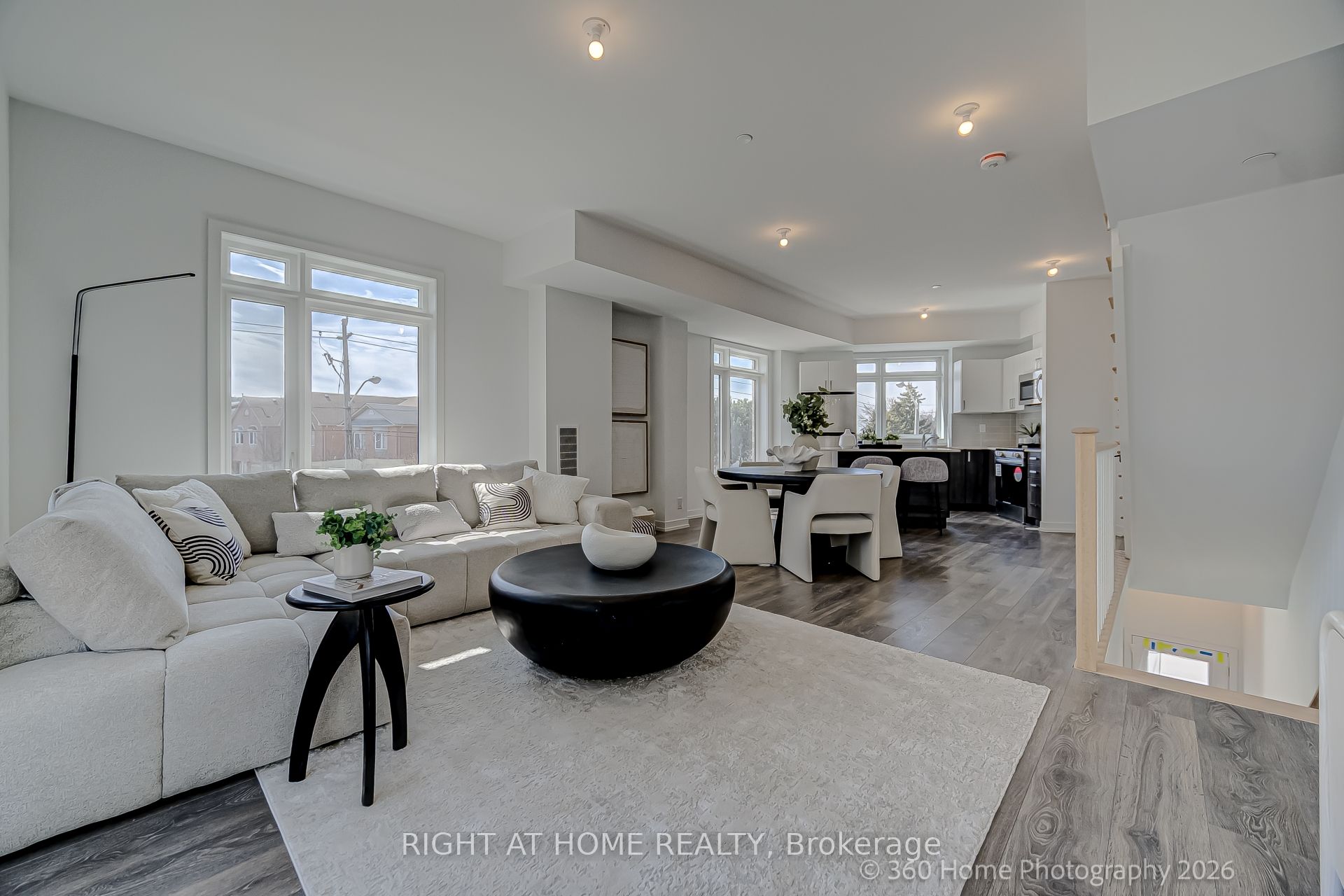 1 Case Ootes Drive, Toronto, ON, M4A 0A9 photo 3