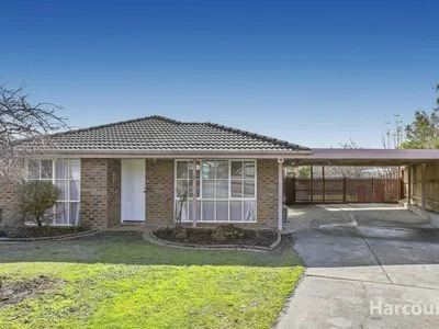 24 Leonie Court, Narre Warren VIC 3805