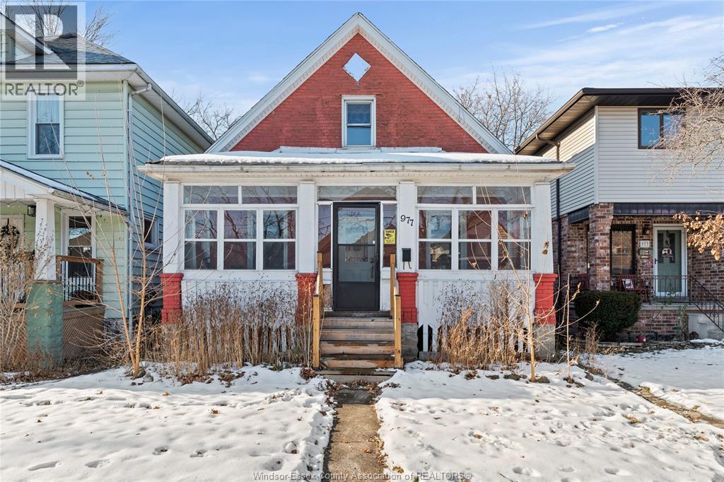 977 Gladstone , Windsor, ON, N9A2R5