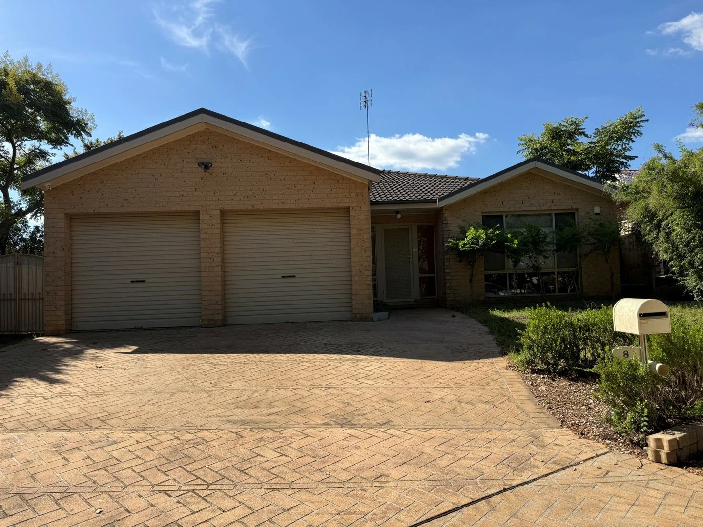 8 Outram Place, Currans Hill NSW 2567