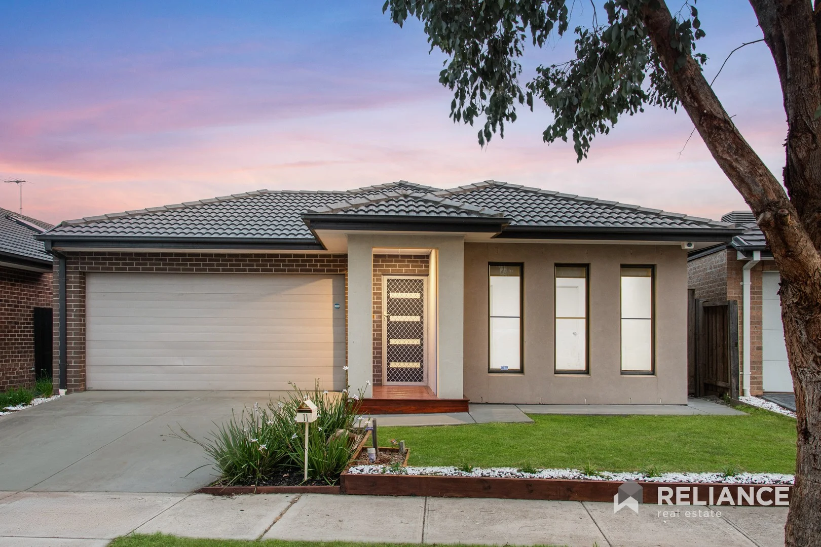 11 Edwin Close, Manor Lakes VIC 3024