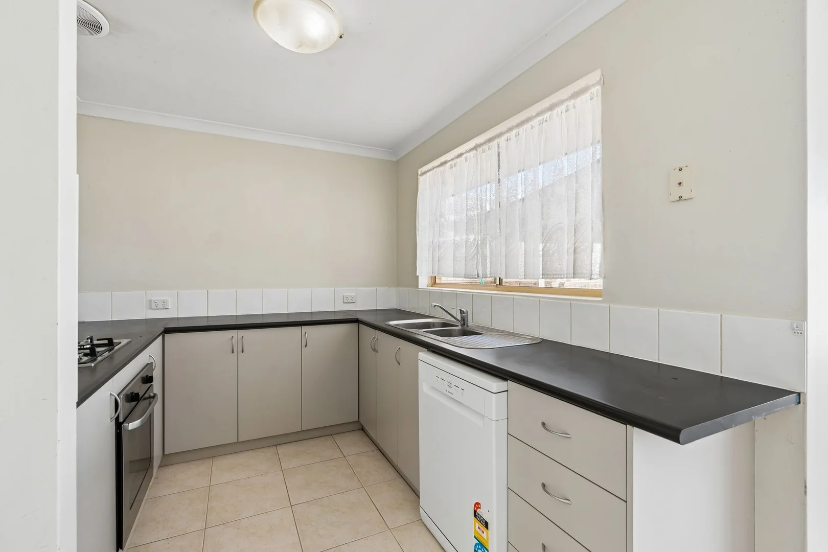 Unit 10/93 Owtram Rd, Armadale WA 6112 photo 2