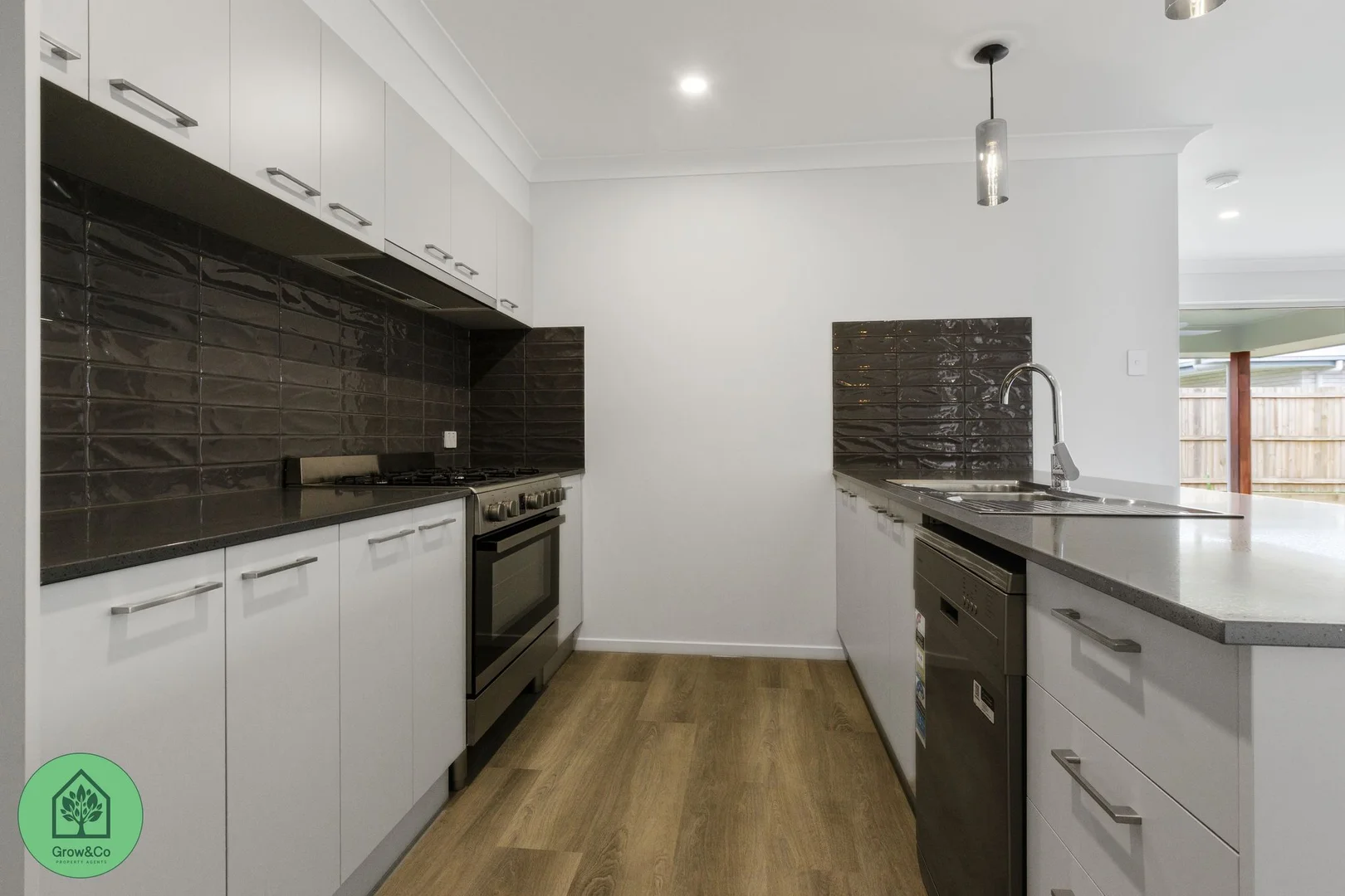 14 Eagle Street, Flagstone QLD 4280 photo 4