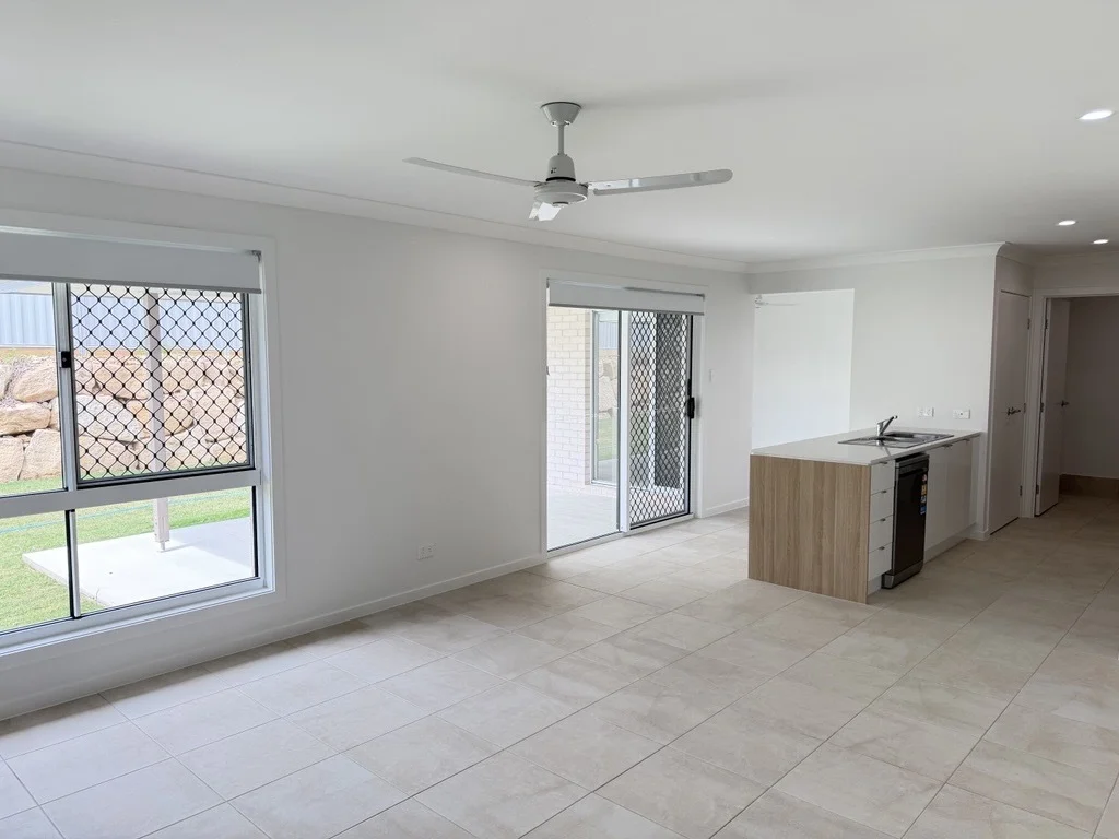 38 West Spring Way, Nikenbah QLD 4655 photo 2