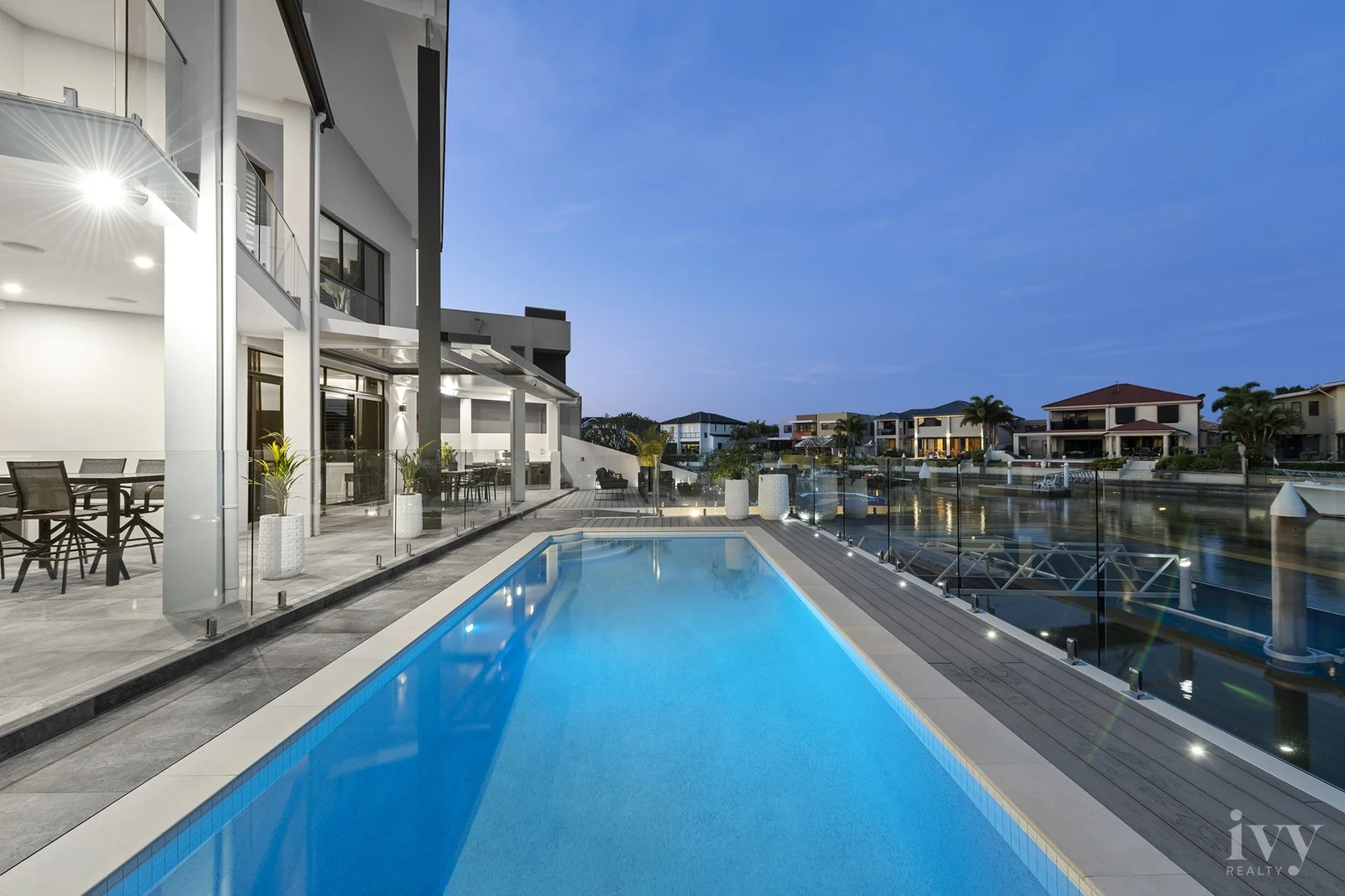 13 King James Court, Sovereign Islands QLD 4216