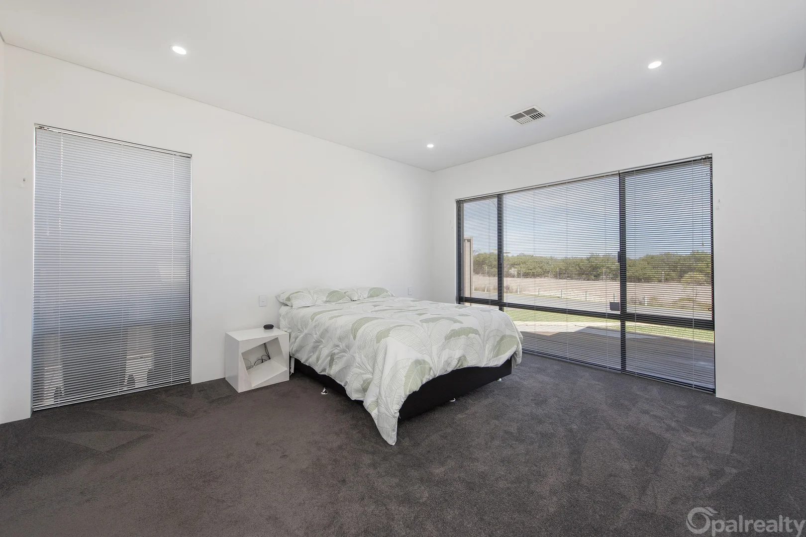 7 Persimmon Crescent, Karnup WA 6176 photo 2