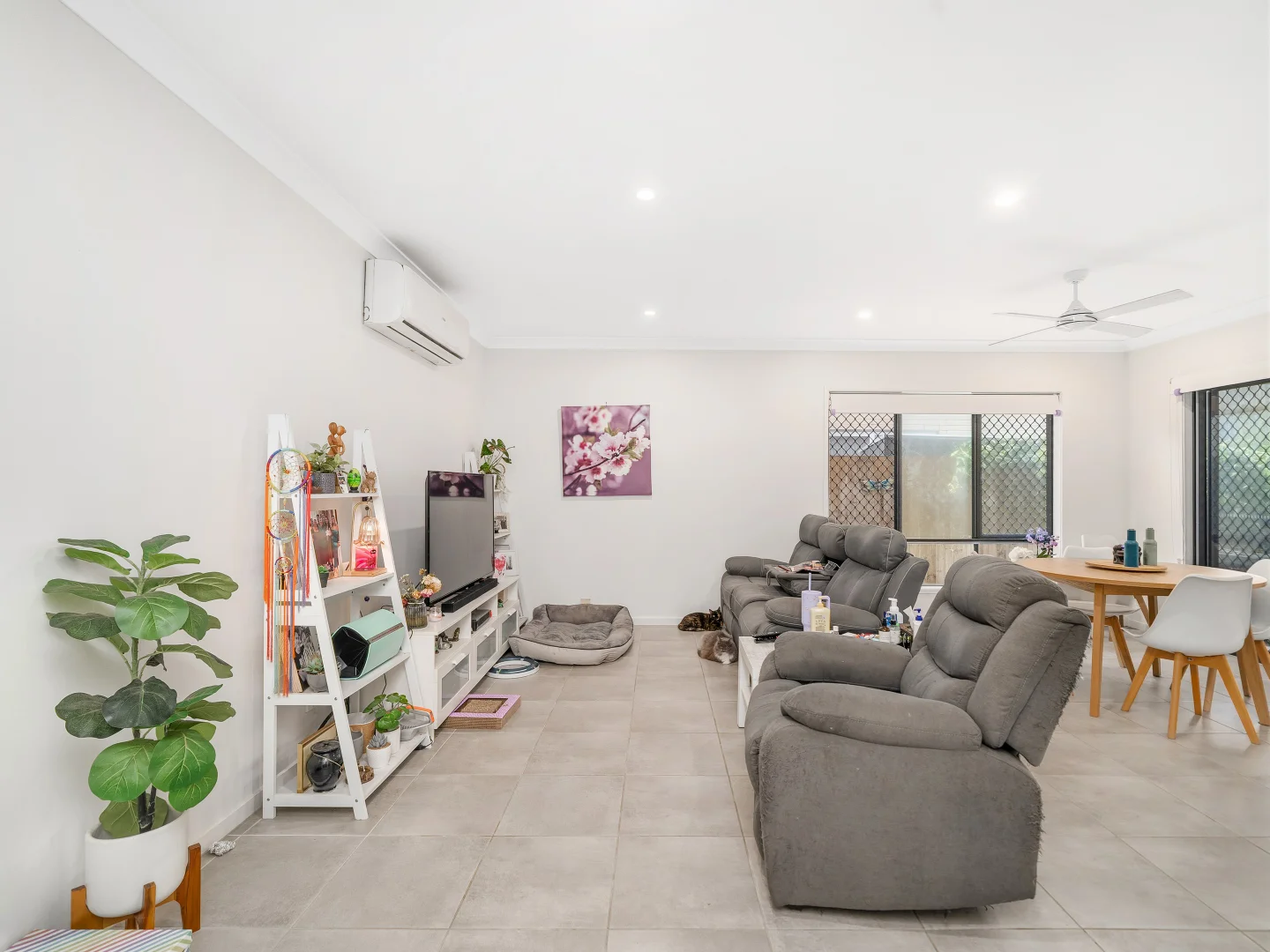 19 Flint Place, Park Ridge QLD 4125 photo 4
