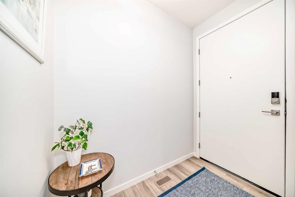 Additional image 3 of 24 Royston Rise NW, Calgary, AB, T3L 0J2