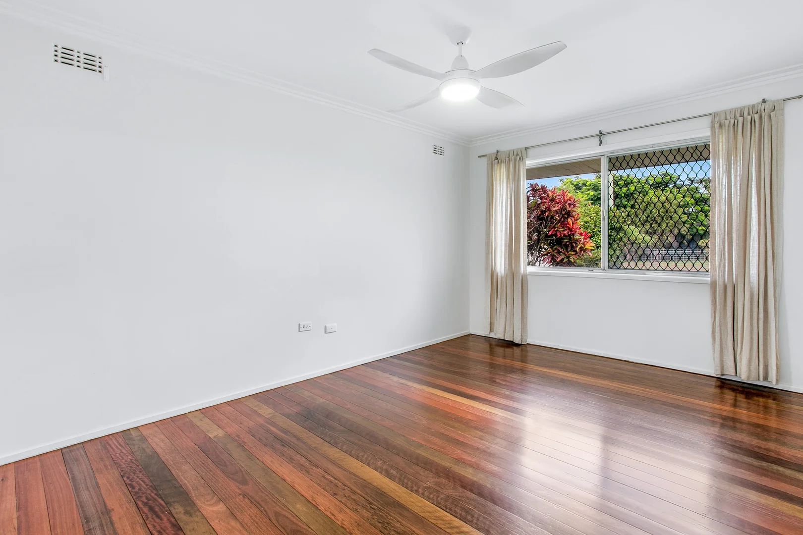 58 Harris Street, Labrador QLD 4215 photo 5