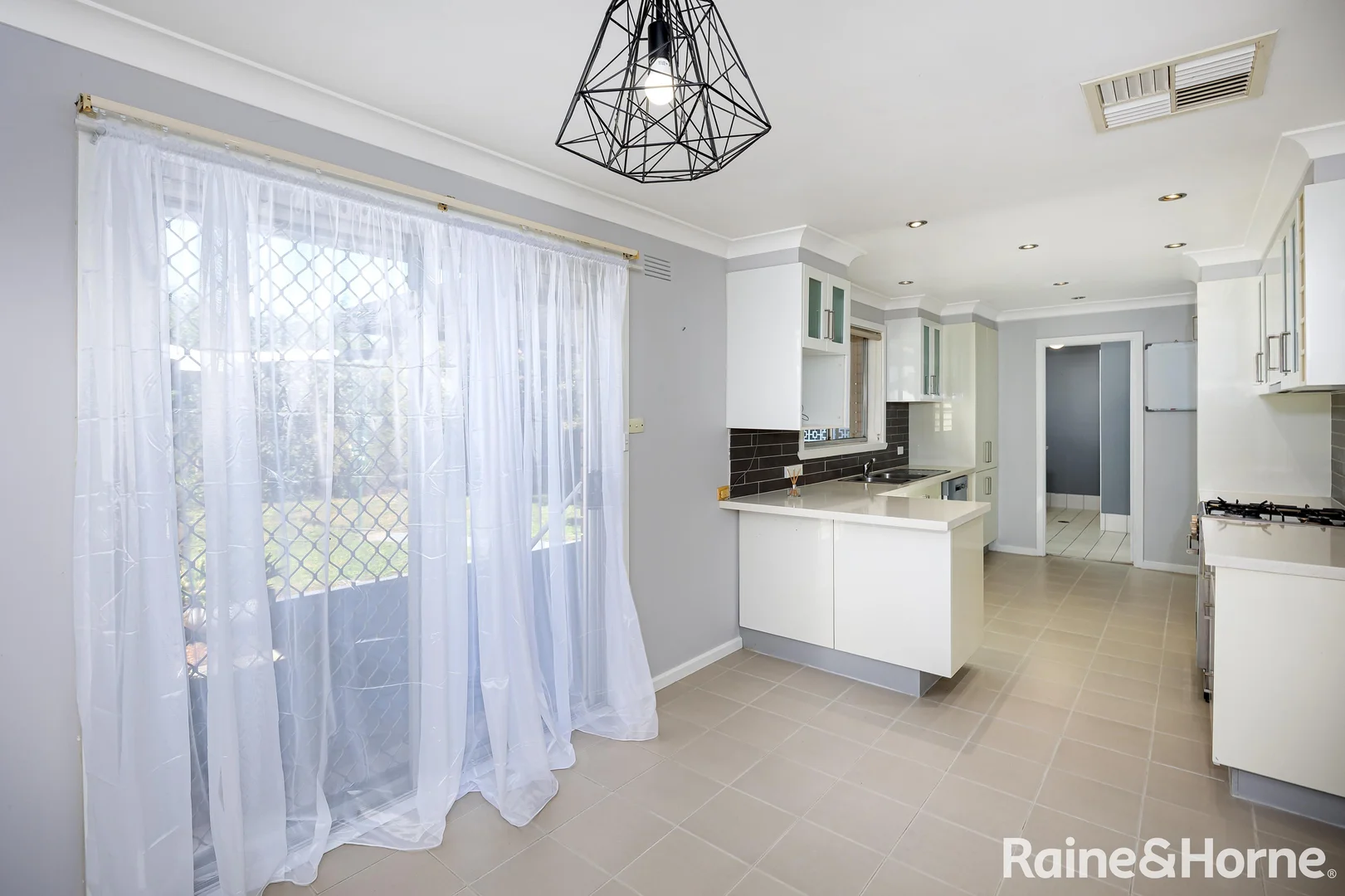 Additional image 4 of 28 Geneva Crescent, Lake Albert NSW 2650