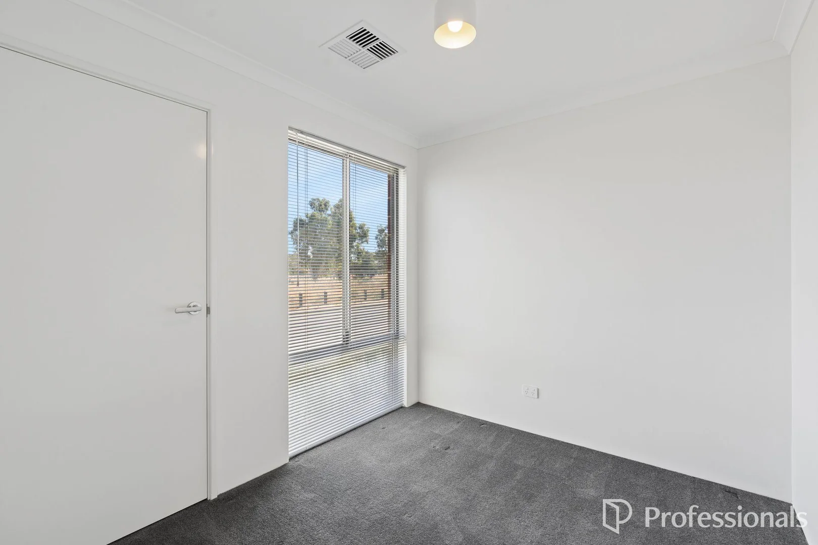 46 Plaimar Ramble, Byford WA 6122 photo 4