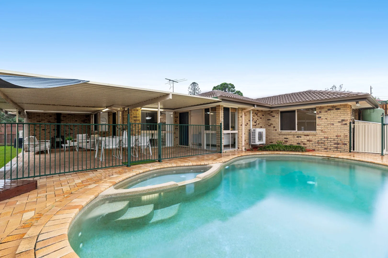 10 Eversholt Street, Belmont QLD 4153