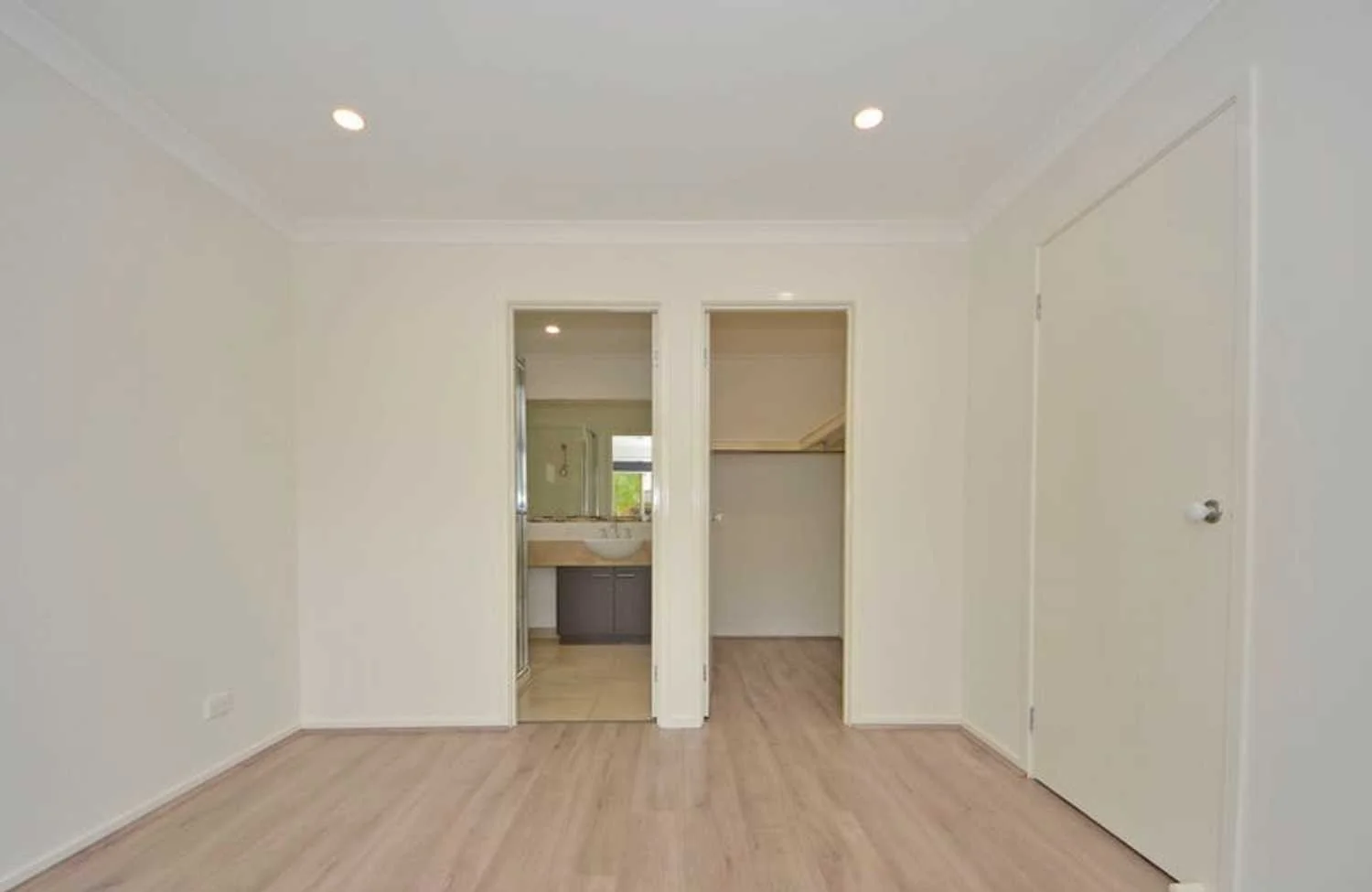 42 Kinglake Drive, Manor Lakes VIC 3024 photo 4