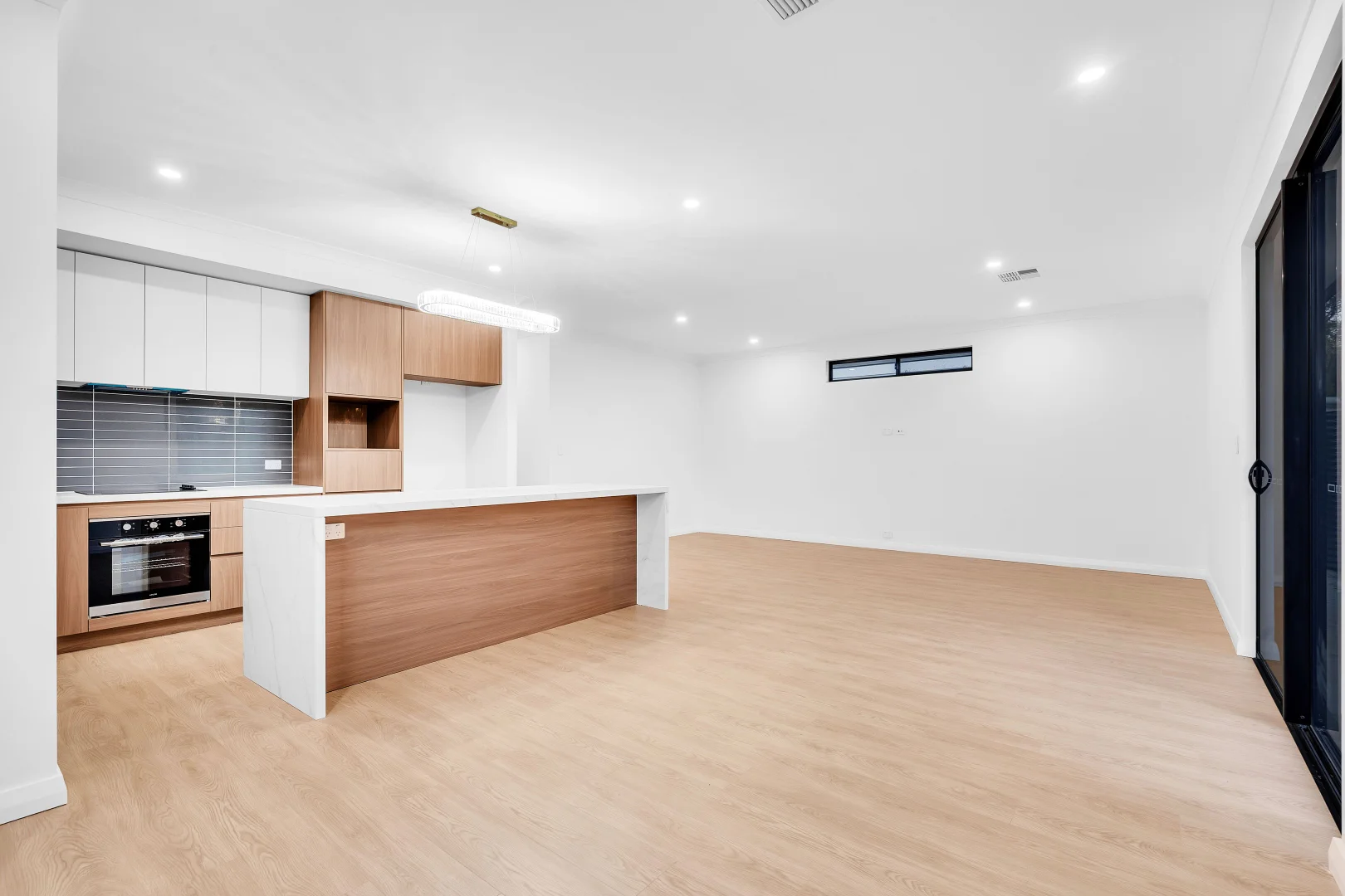 Additional image 3 of 1/64/Alexandrina Road, Mount Barker SA 5251