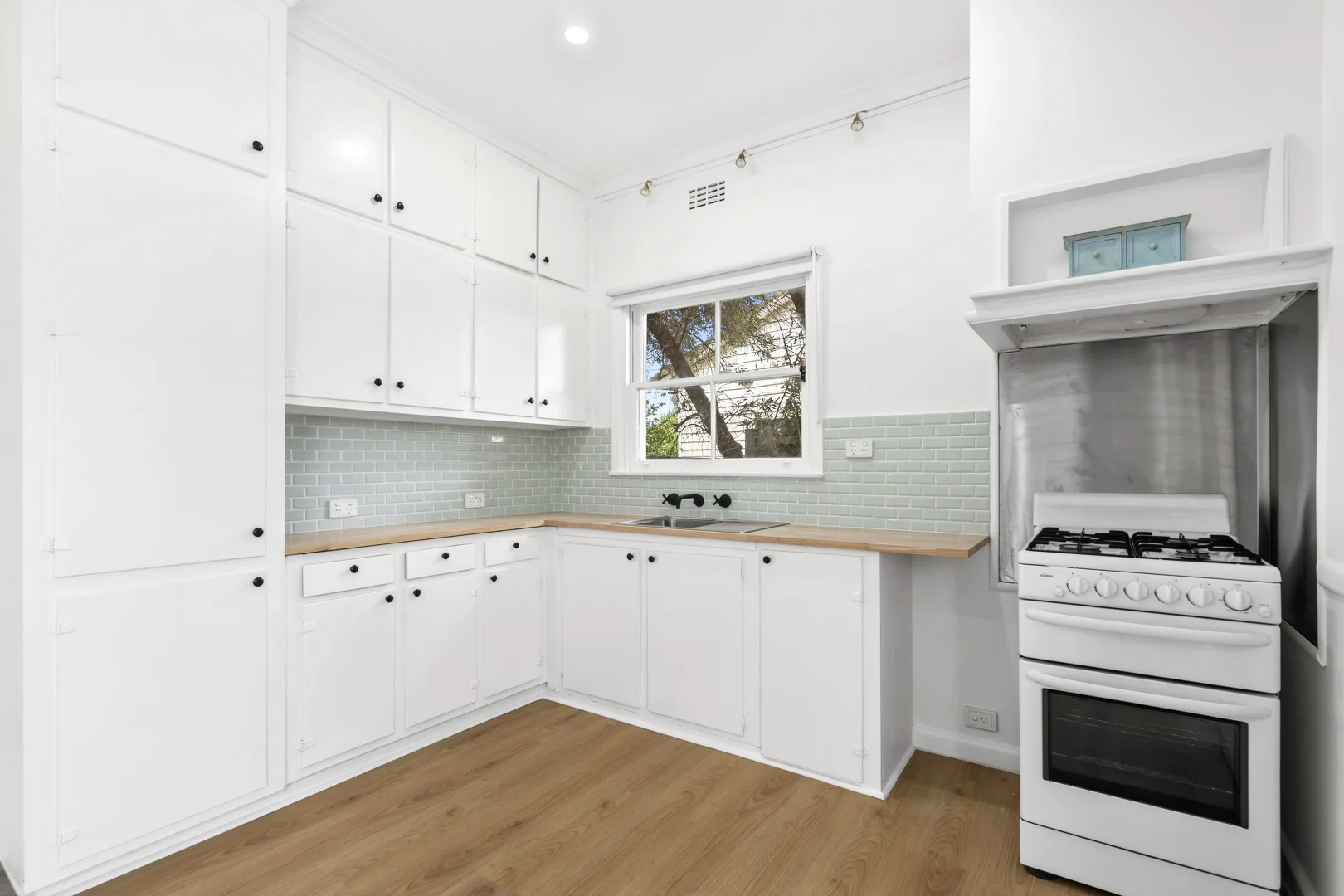Additional image 4 of 2 Pettitt Crescent, Norlane VIC 3214