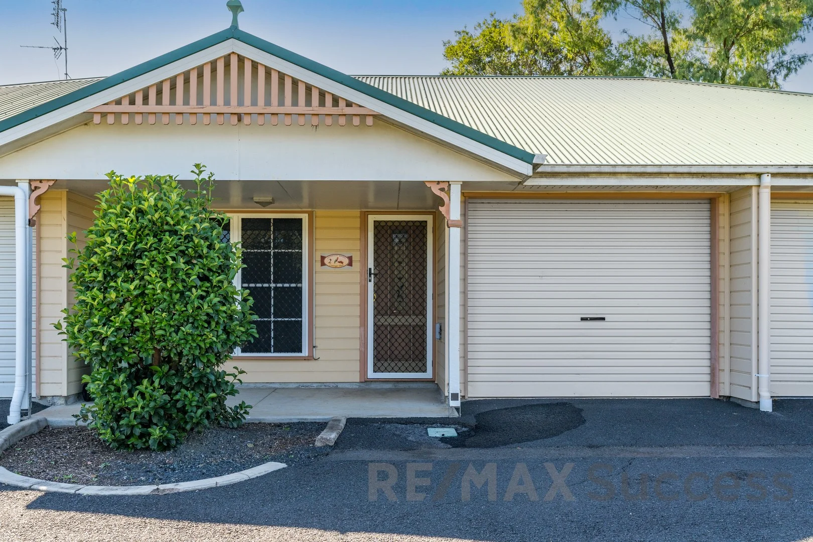 2/9 Hirst Street, Greenmount QLD 4359