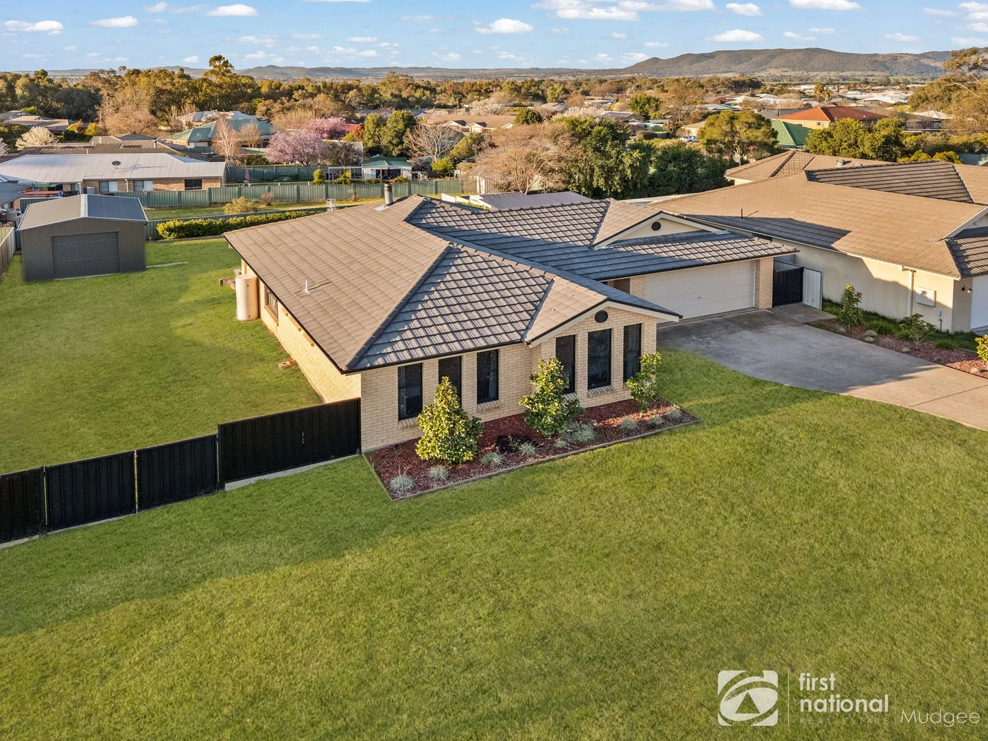 33 Macquarie Drive, Mudgee NSW 2850