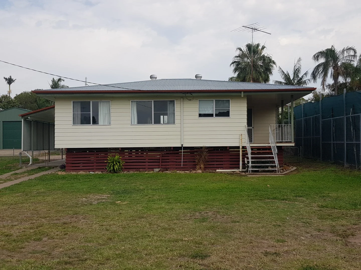 90 Nobbs Street, Moura QLD 4718