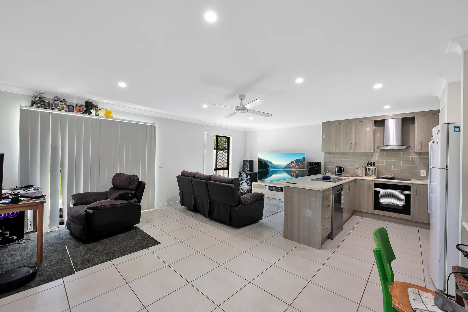 16 Alison Drive, Kalkie QLD 4670 photo 5