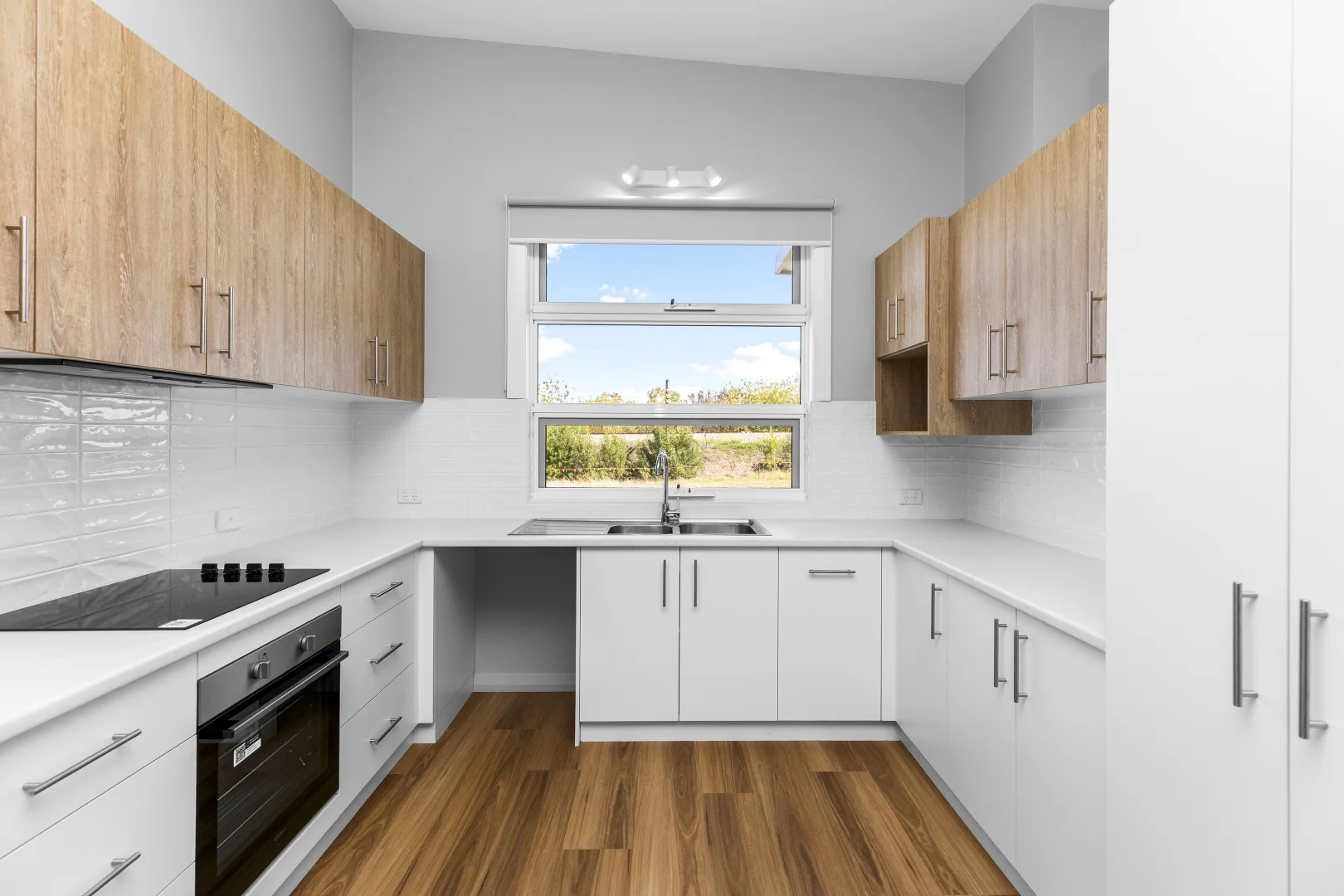 2/52 Main Street, Junee NSW 2663 photo 2