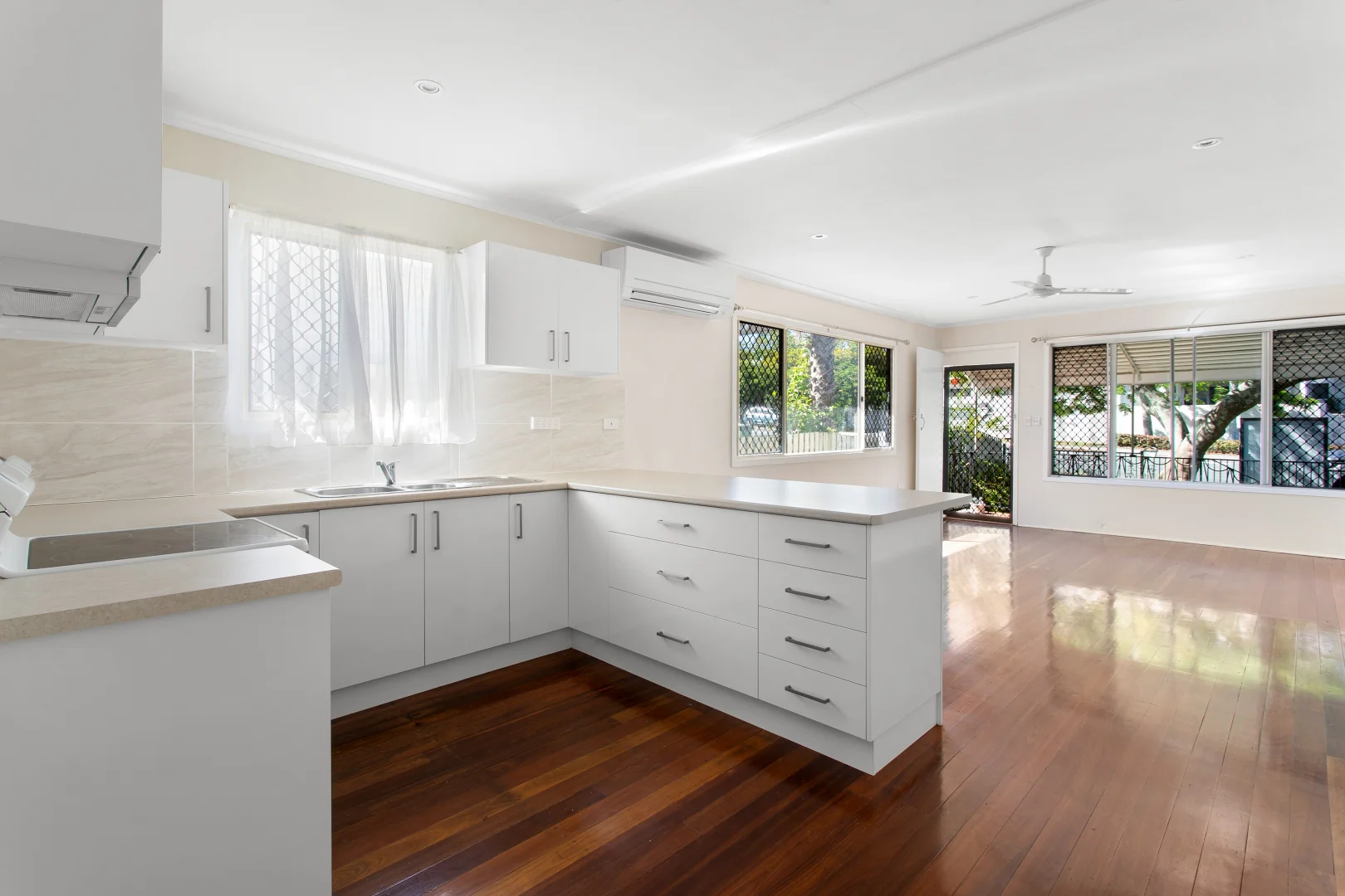 Additional image 2 of 42 Anzac Avenue, Redcliffe QLD 4020