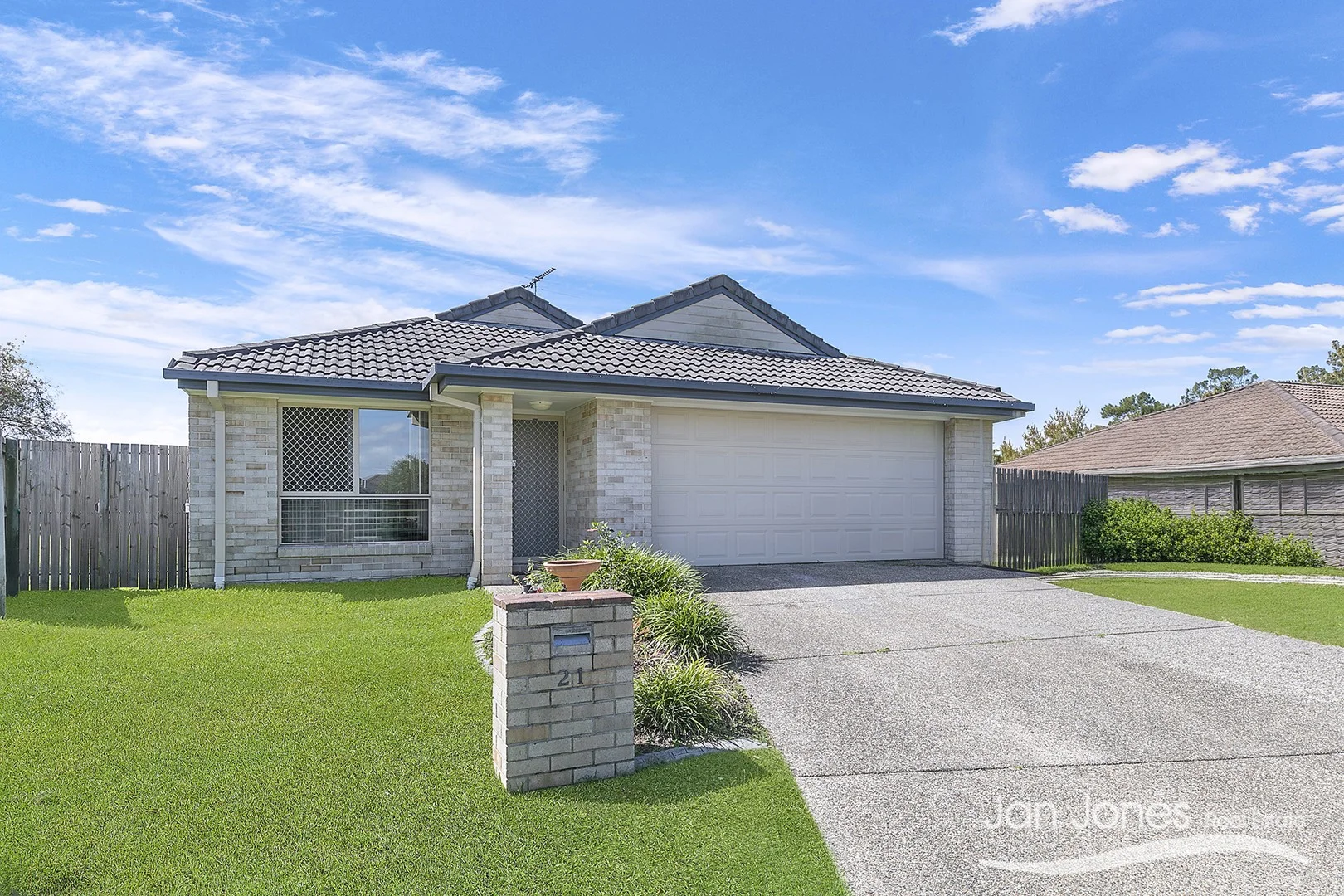 21 Grassdale Crescent, Morayfield QLD 4506