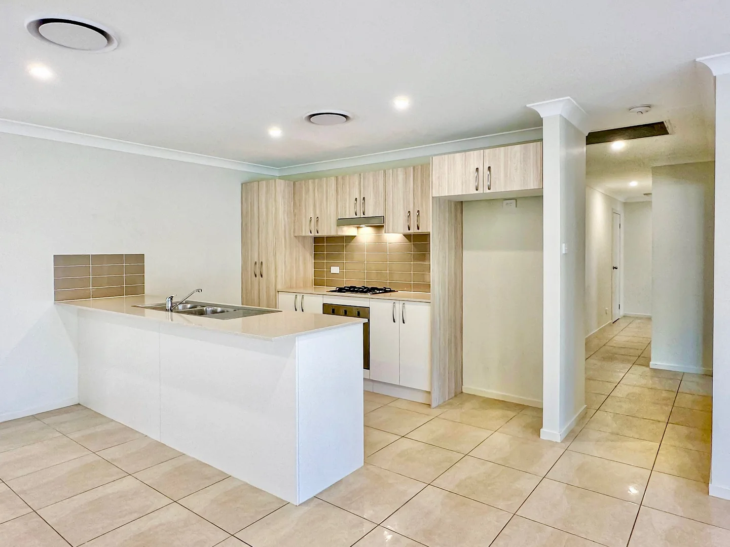 1 Saddleback Crescent, Stream Hill NSW 2526 photo 4