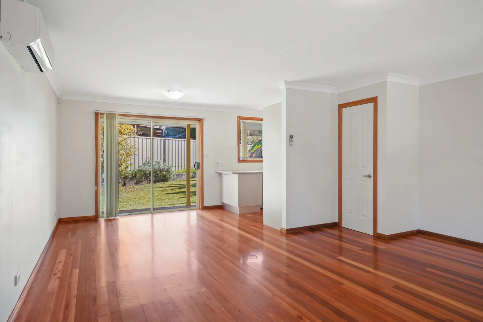 10c Alexander Cres, Macquarie Fields NSW 2564 photo 2