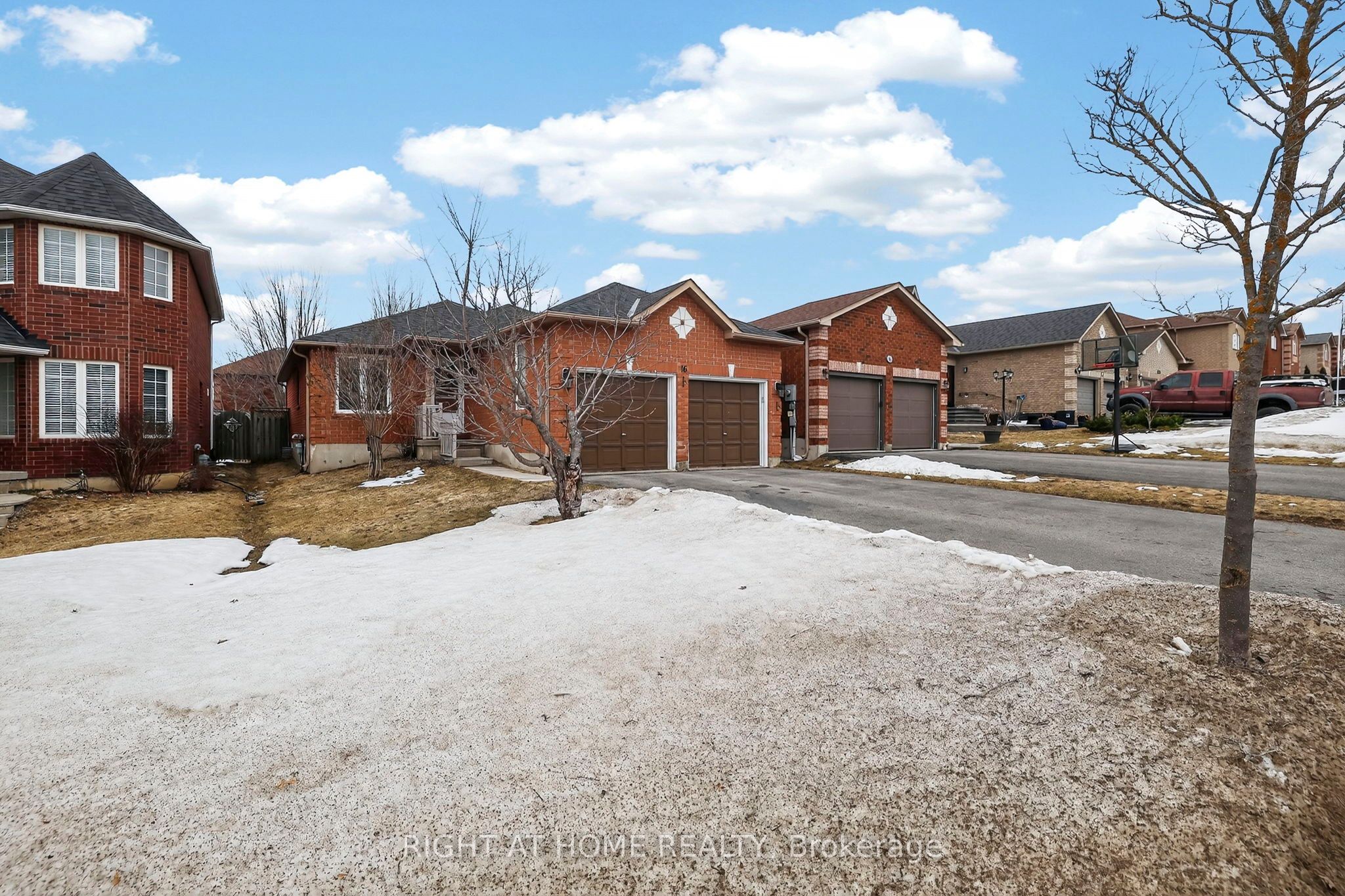 16 Glenhill Drive, Barrie, ON, L4N 5X4