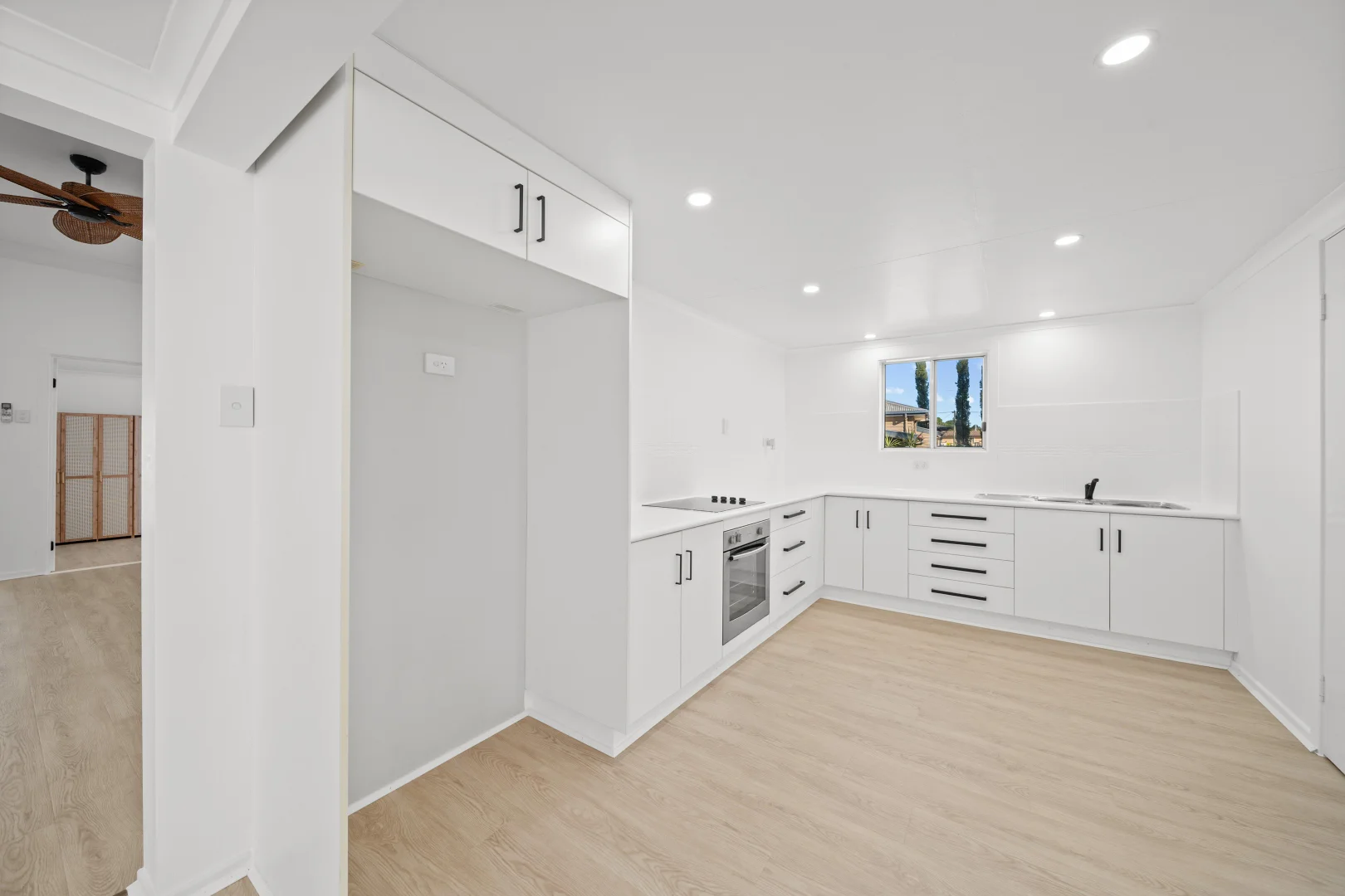 5 Round Tree Drive, Emerald QLD 4720 photo 3