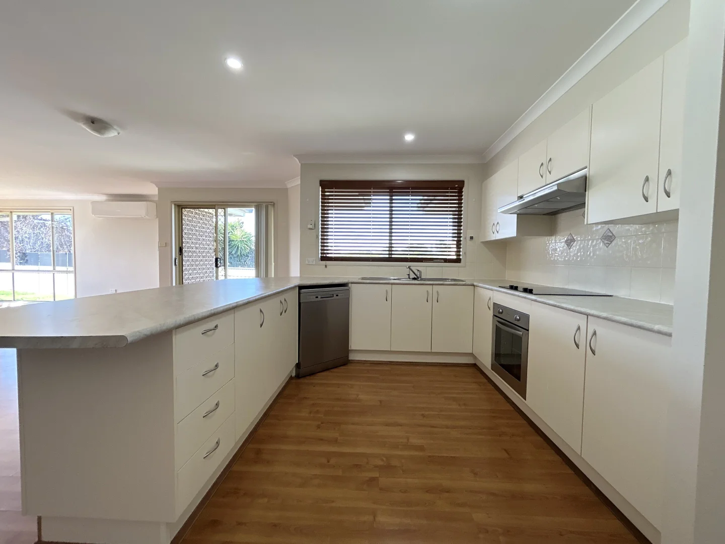 1 Hayden Place, Young NSW 2594 photo 3
