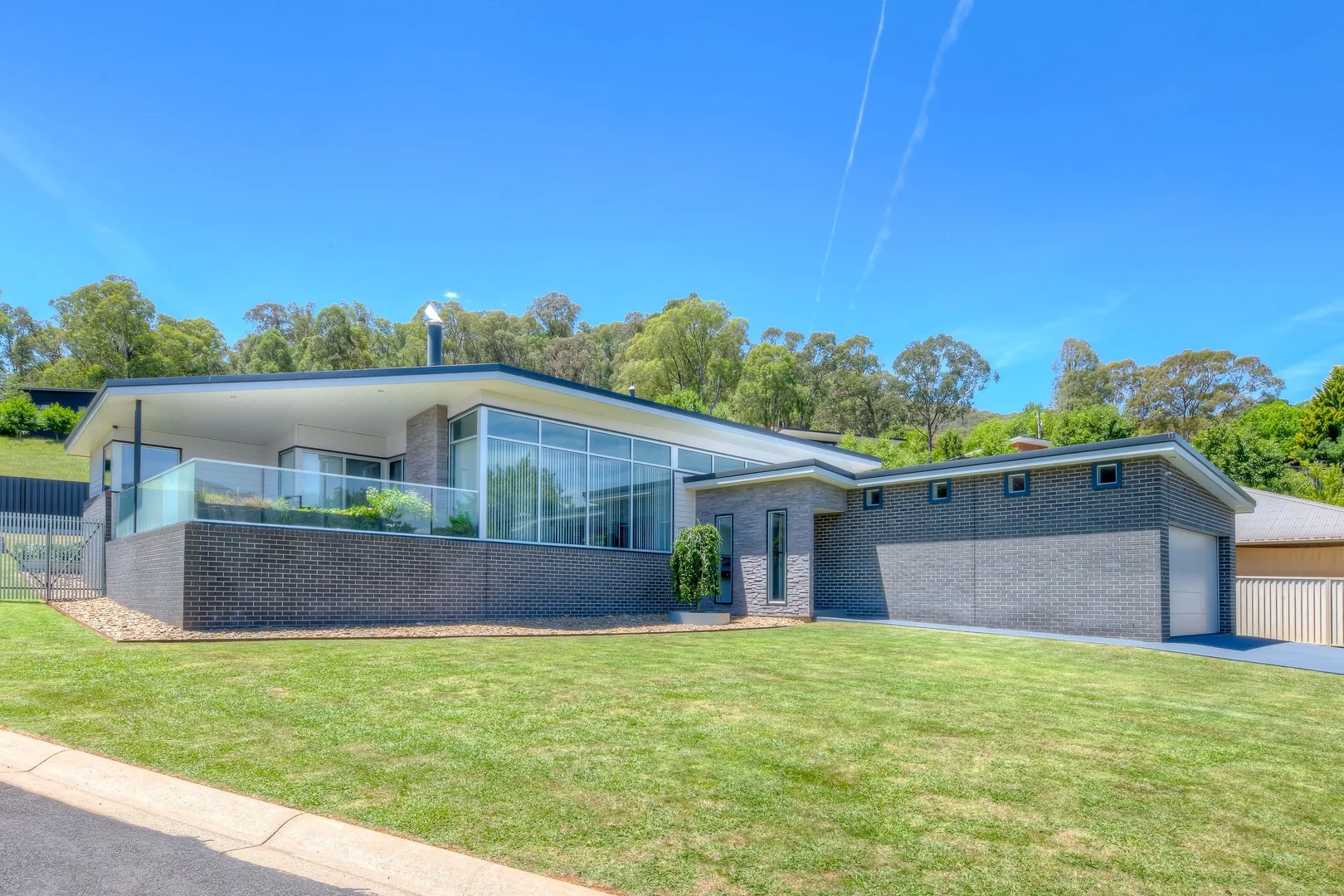 4 Mulligan Court, Bright VIC 3741 photo 2