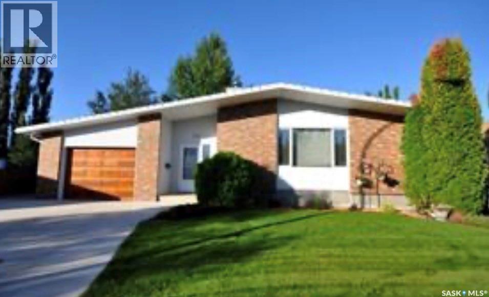 302 Bentham Crescent, Saskatoon, SK, S7N3V4