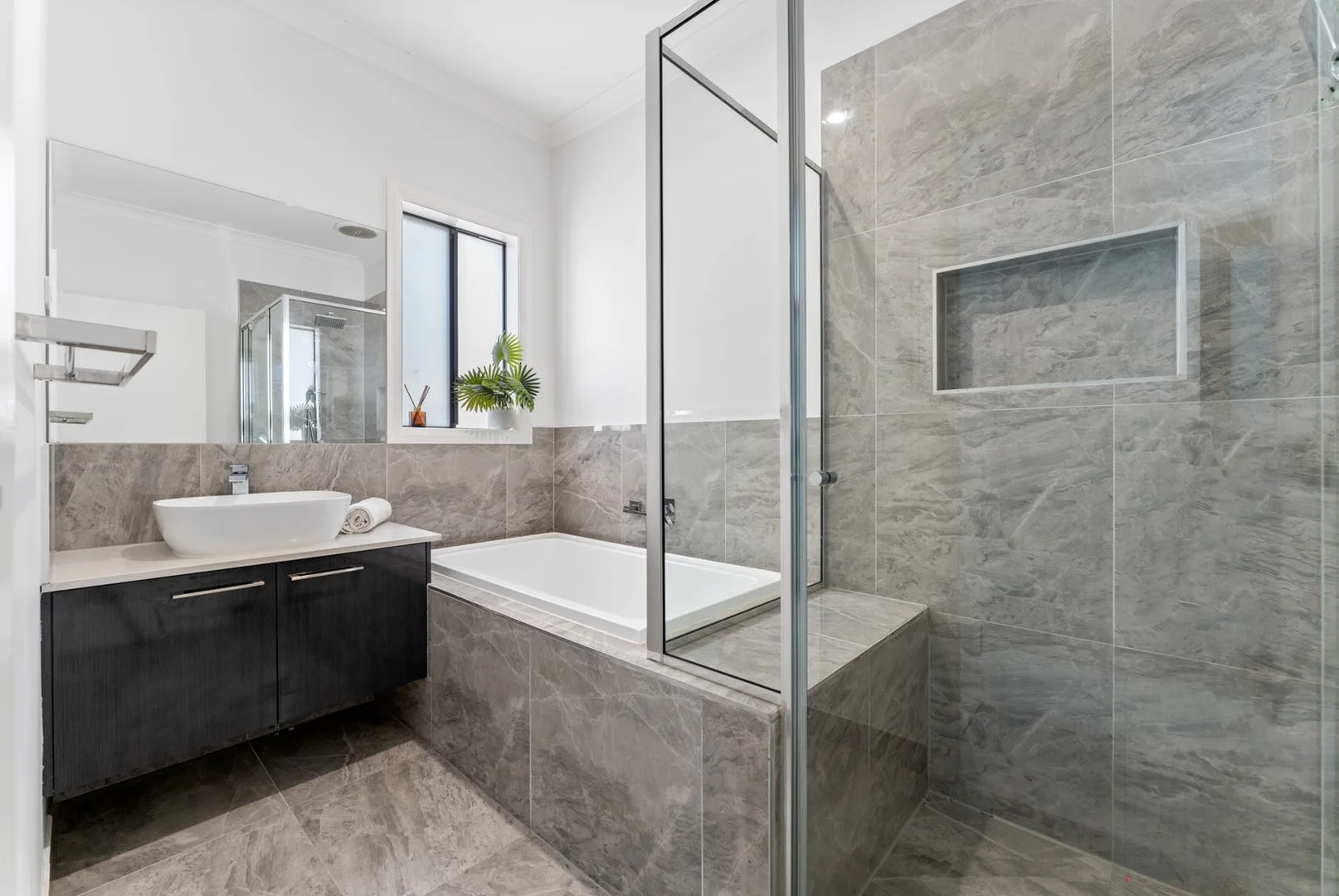 Additional image 8 of 35 Walkside Boulevard, Fraser Rise VIC 3336