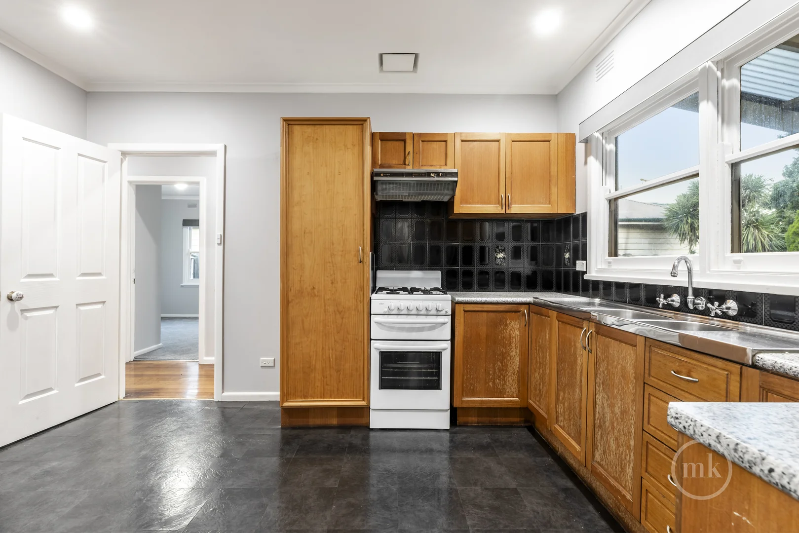 Additional image 4 of 1/32 Fernside Avenue, Briar Hill VIC 3088