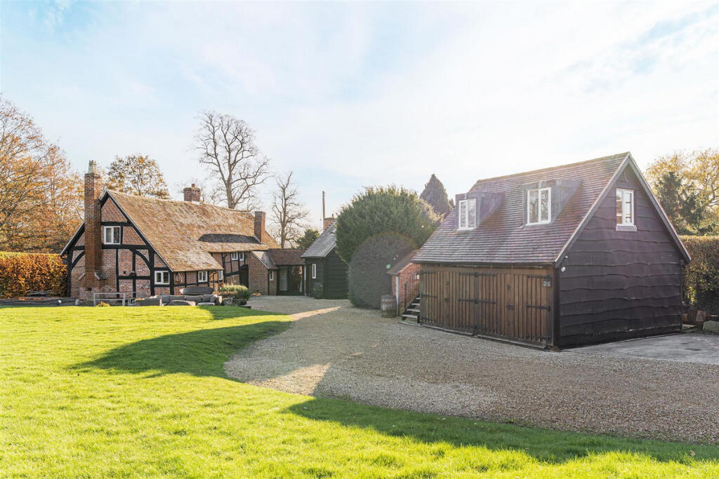 Coughton Alcester, Warwickshire, B49 5HU