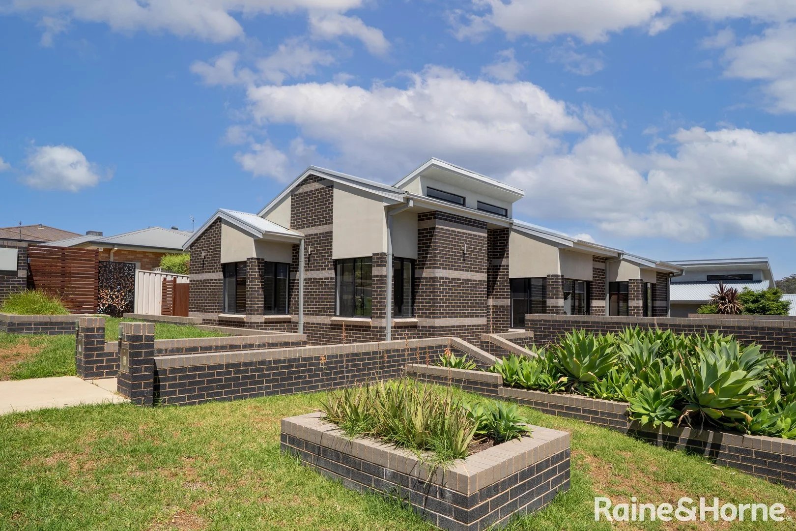 1/8 Balala Crescent, Bourkelands NSW 2650