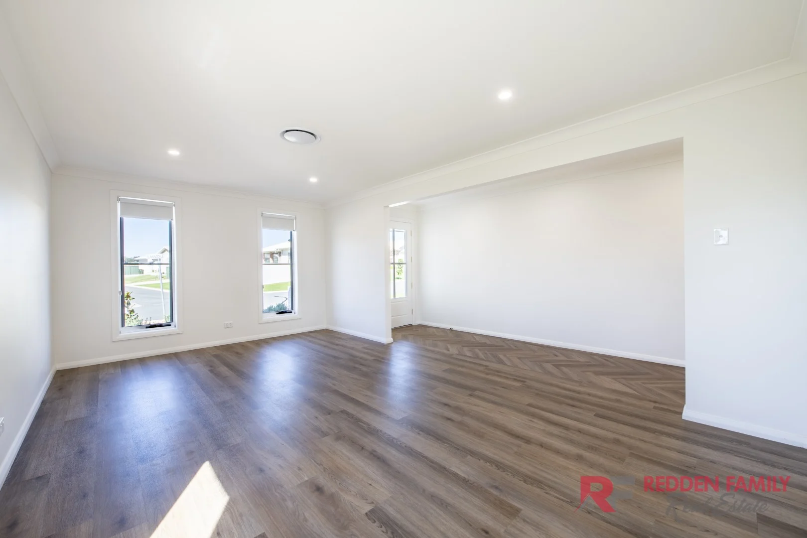 54 Sunningdale Close, Dubbo NSW 2830 photo 3