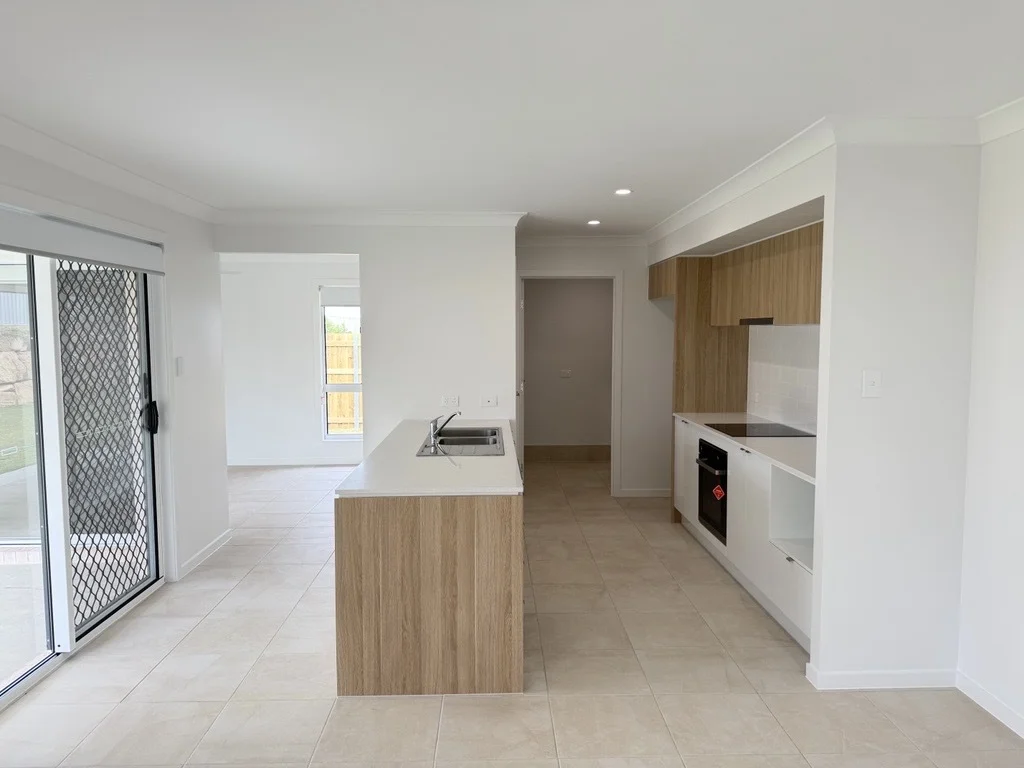 38 West Spring Way, Nikenbah QLD 4655 photo 4