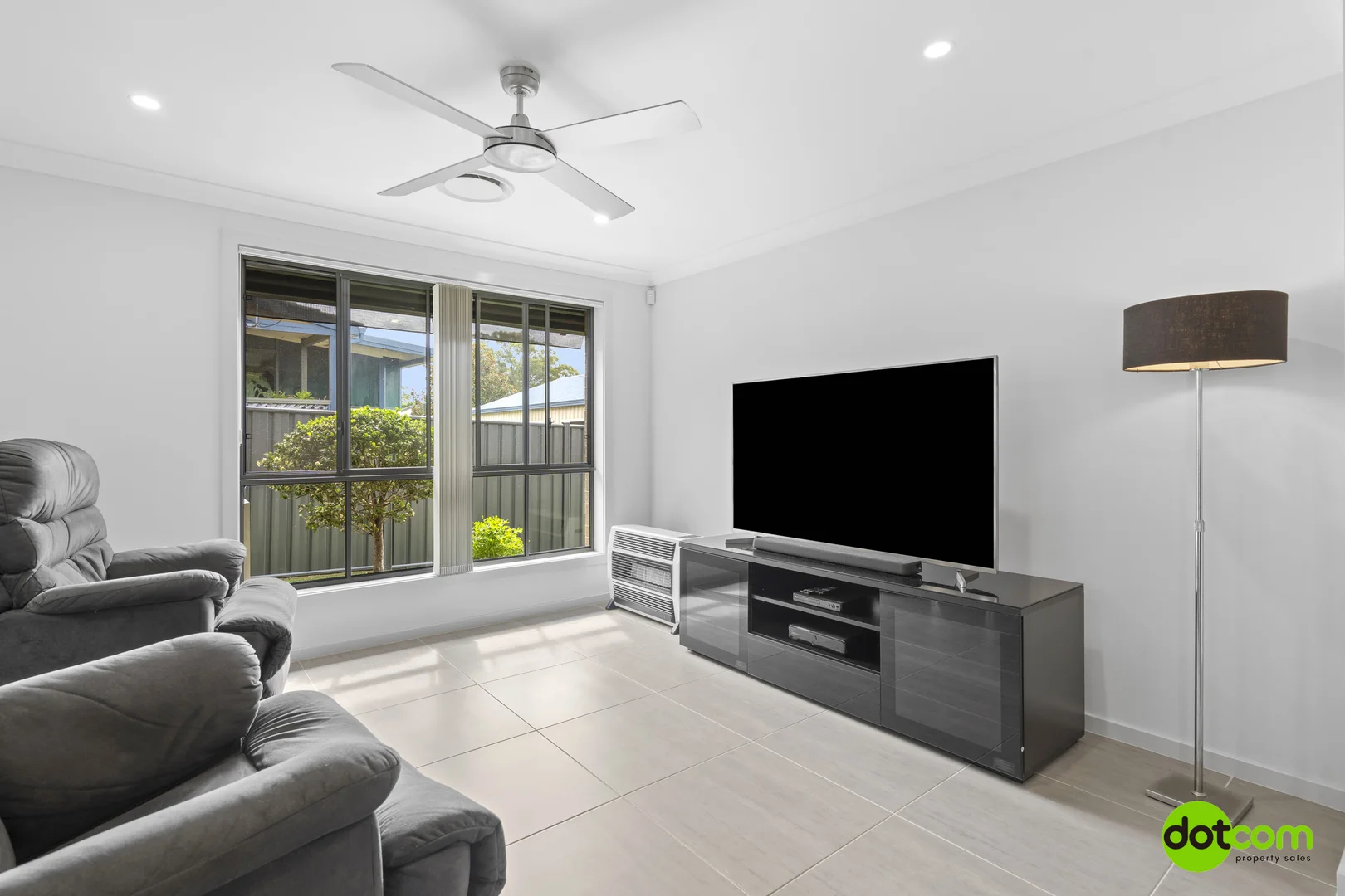 Additional image 2 of 128 Winbin Crescent, Gwandalan NSW 2259