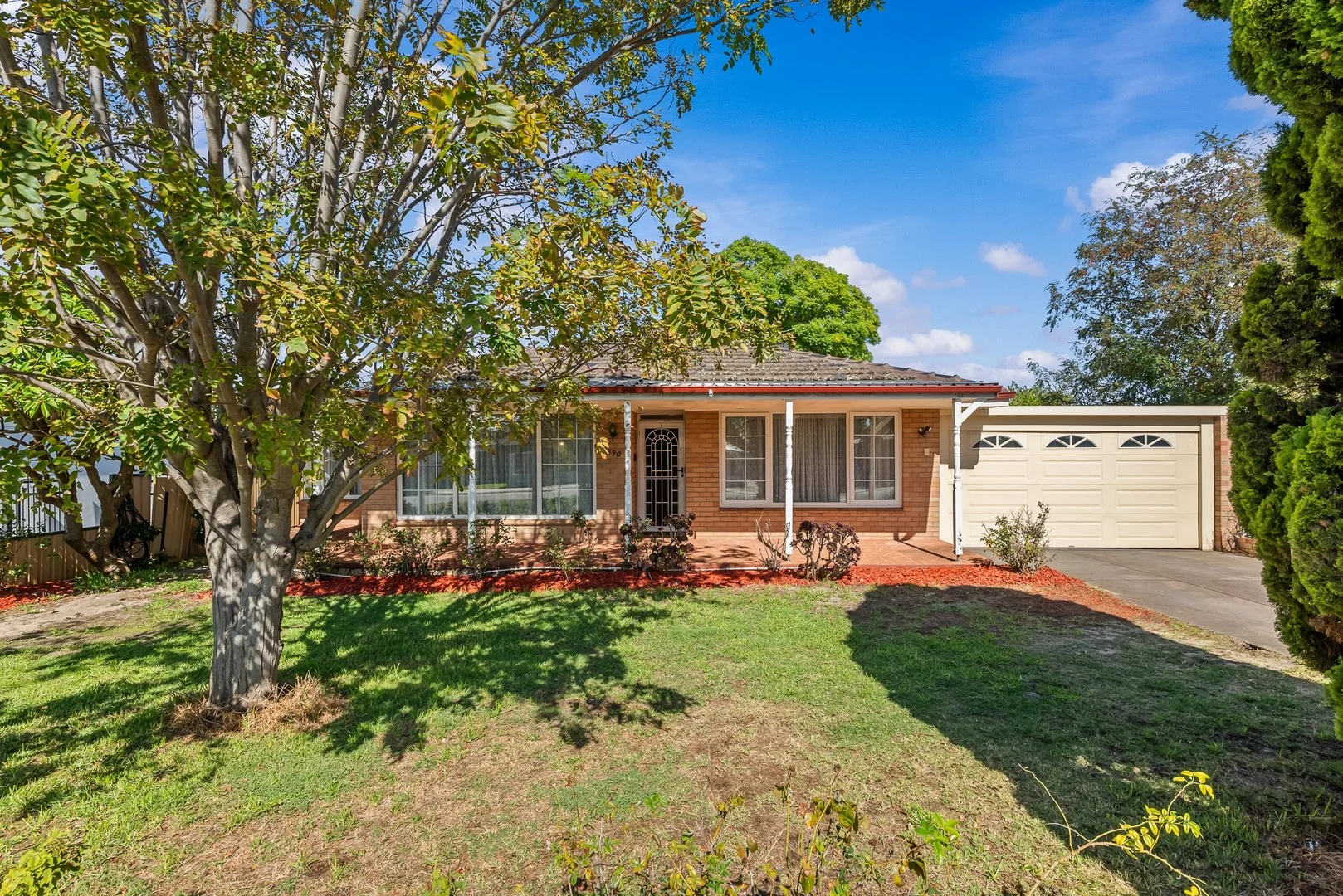 290 Robinson Avenue, Cloverdale WA 6105
