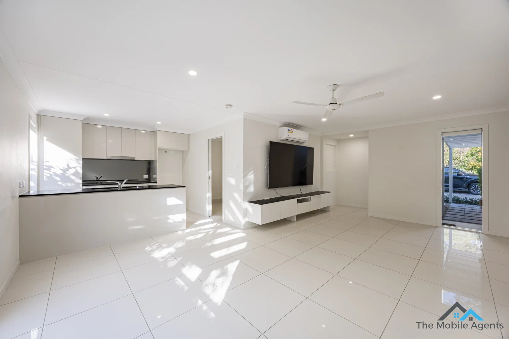 6/13 Angela Way, Pimpama QLD 4209 photo 3