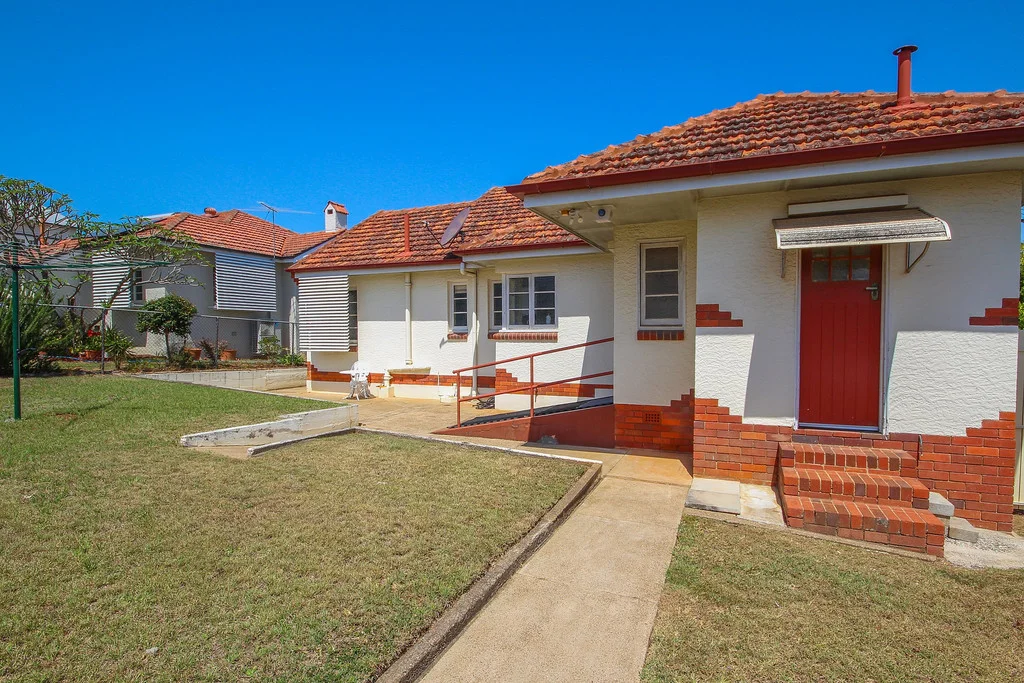 27 Ontario Street, Holland Park West QLD 4121