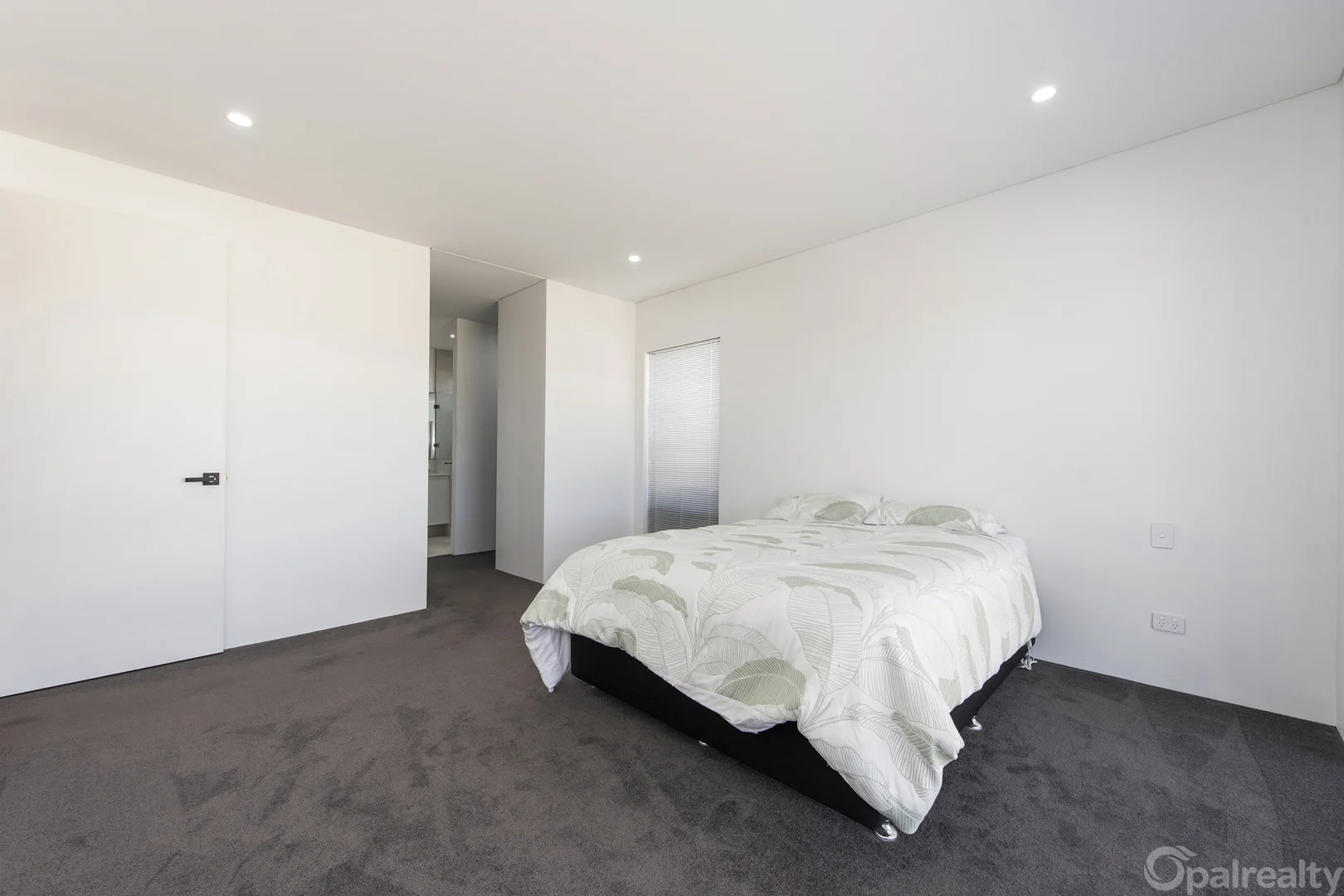 7 Persimmon Crescent, Karnup WA 6176 photo 3